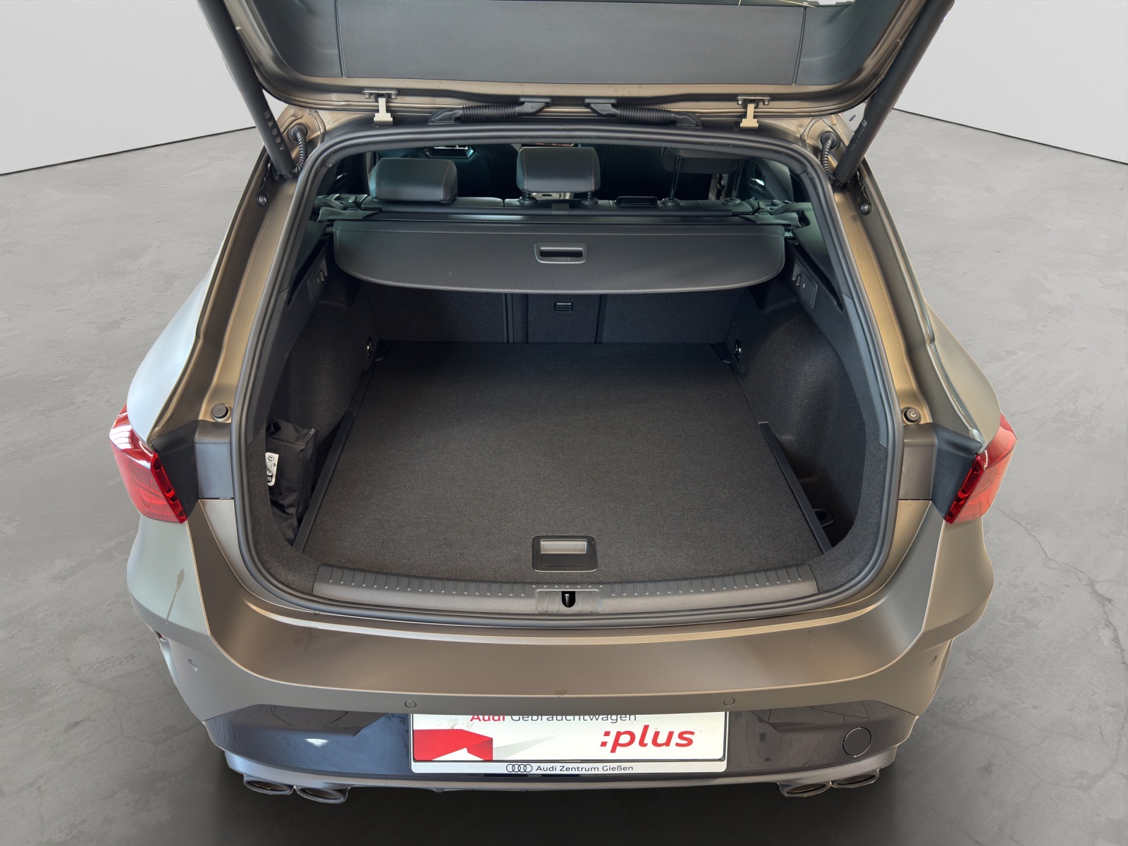 Leon Sportstourer TSI 4Drive VZ Pano AHK Sennheiser