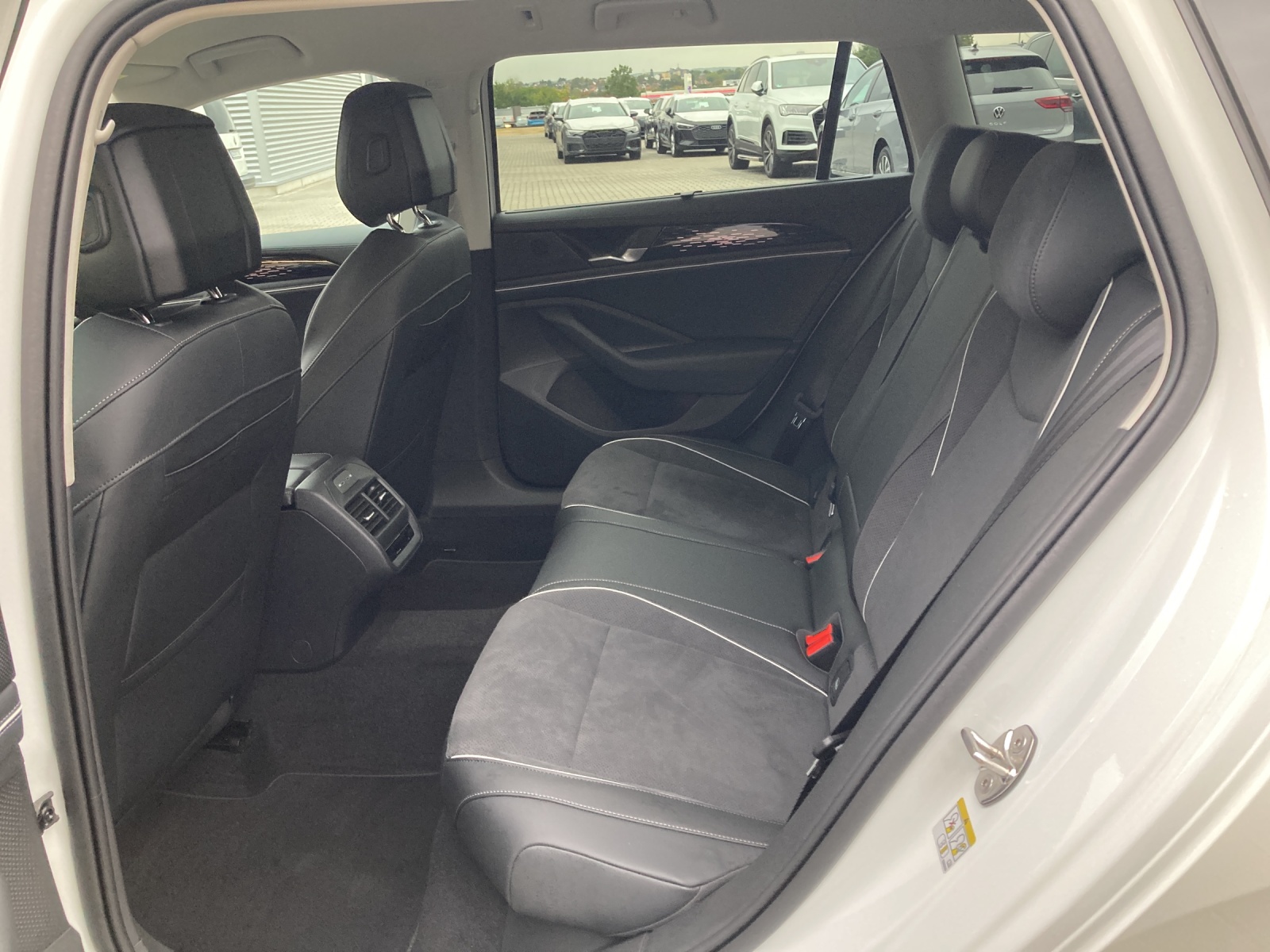 Passat Variant eTSI DSG Business
