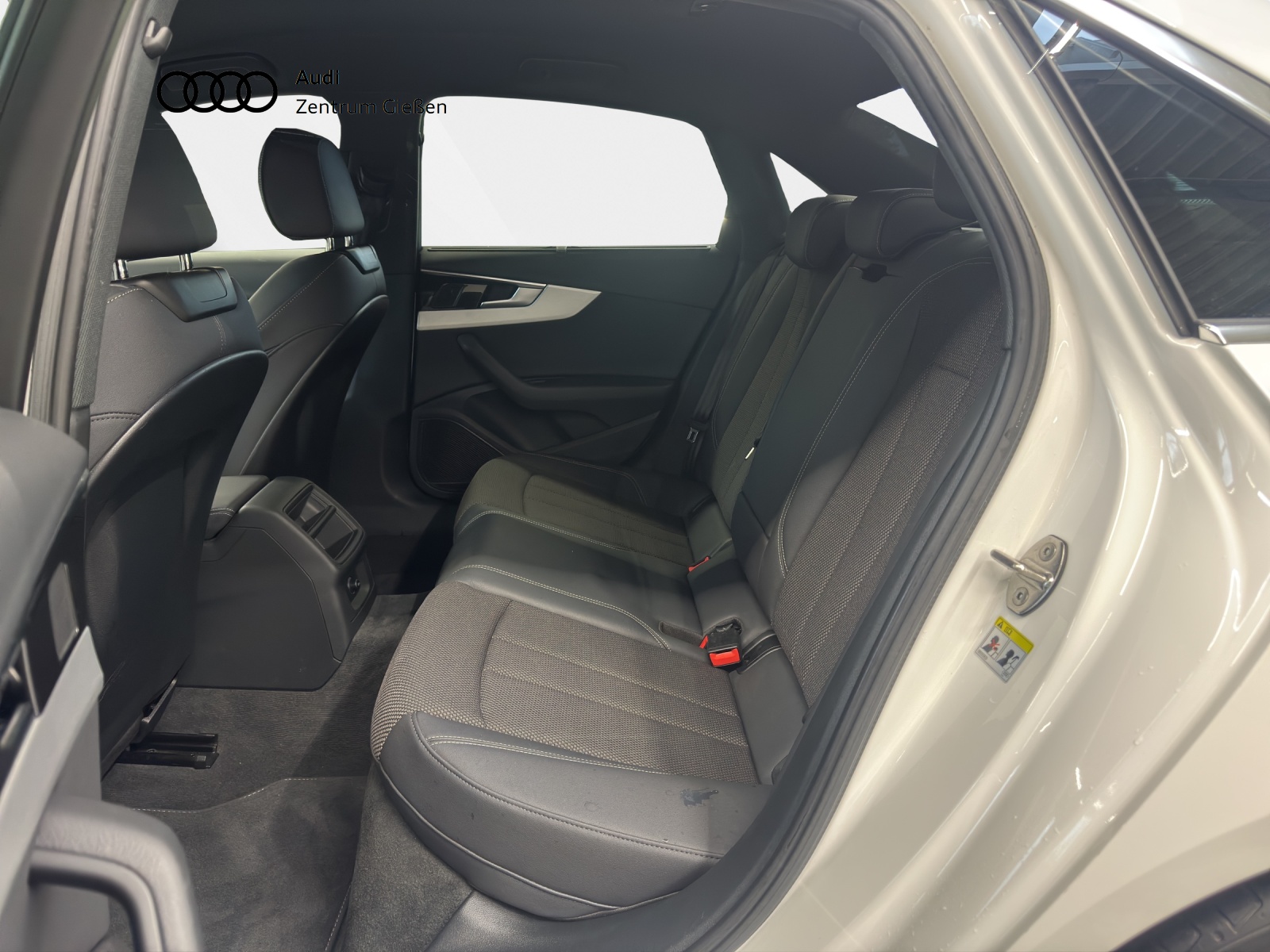 A4 Limousine 40 TFSI S line LED B&O Navi