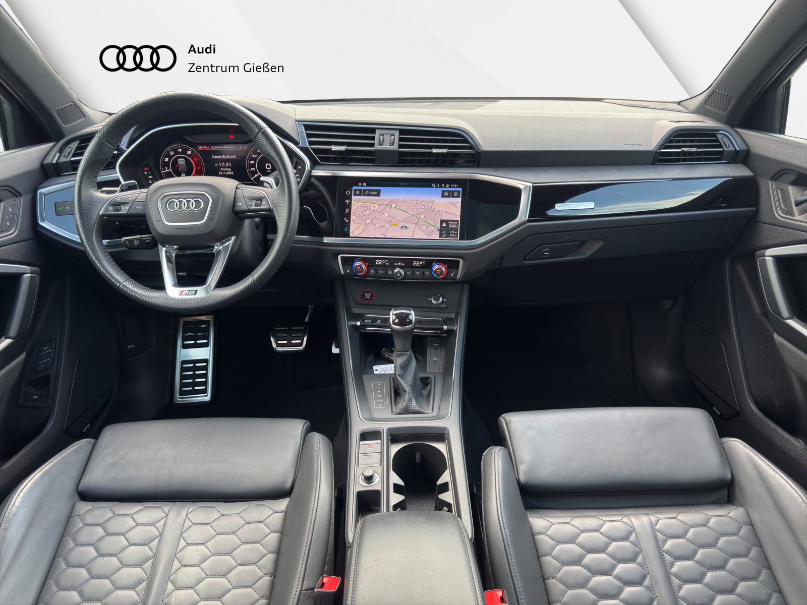 RS Q3 2.5 TFSI quattro BLACK AHK SONOS PANO MATRIX