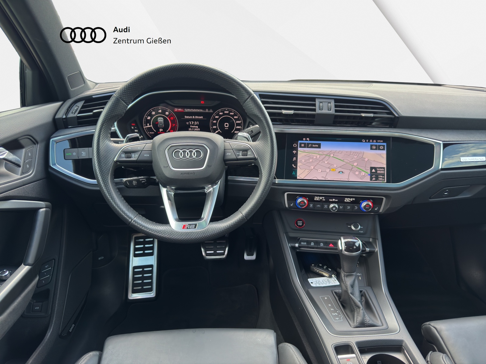 RS Q3 2.5 TFSI quattro BLACK AHK SONOS PANO MATRIX