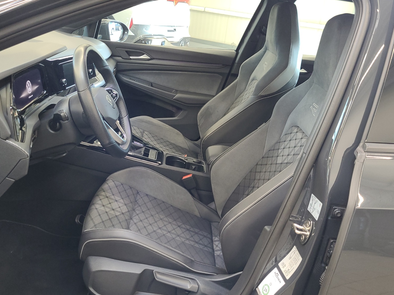 Golf 8 1.5 TSI R-Line LED Alu-18Zoll AppConnect