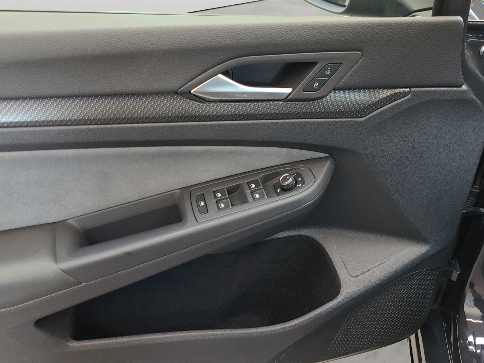 Golf 8 1.5 TSI R-Line LED Alu-18Zoll AppConnect
