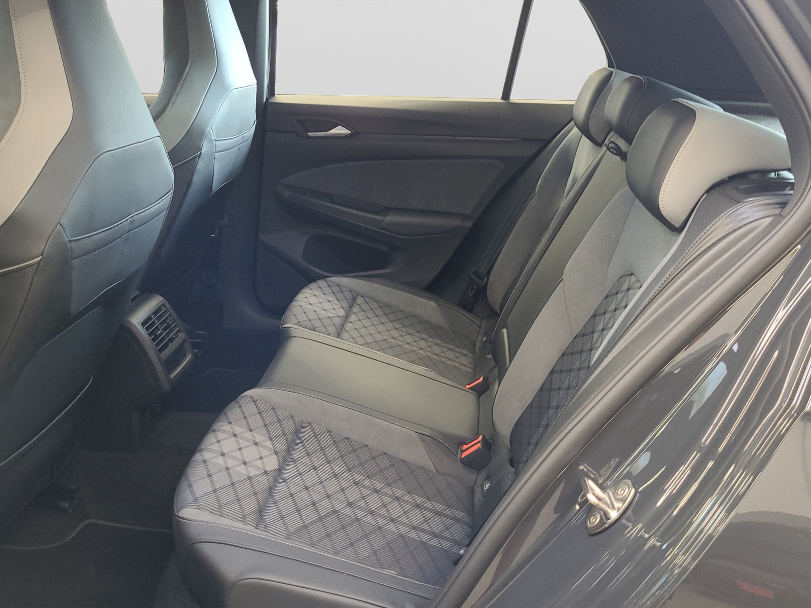 Golf 8 1.5 TSI R-Line LED Alu-18Zoll AppConnect