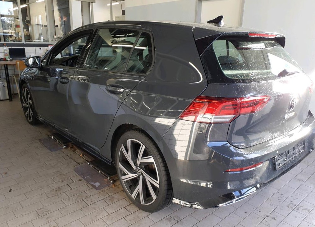 Golf 8 Lim. TSI R-Line LED Alu-18Zoll AppConnect