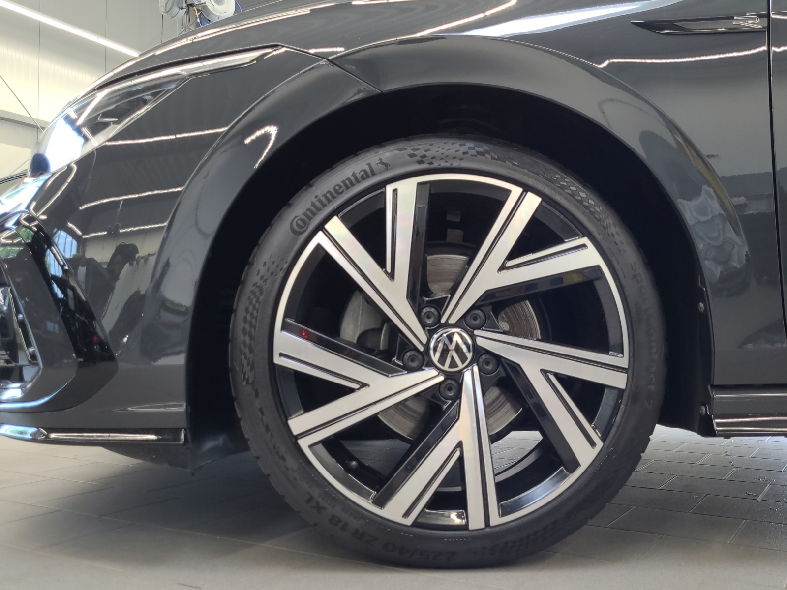 Golf 8 1.5 TSI R-Line LED Alu-18Zoll AppConnect