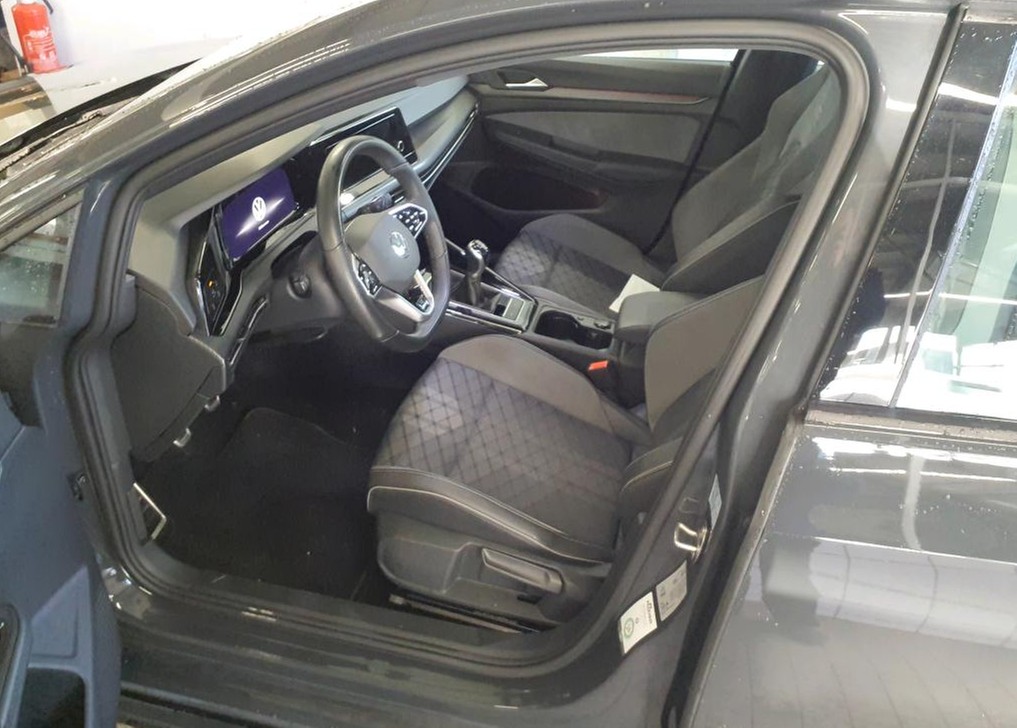 Golf 8 Lim. TSI R-Line LED Alu-18Zoll AppConnect