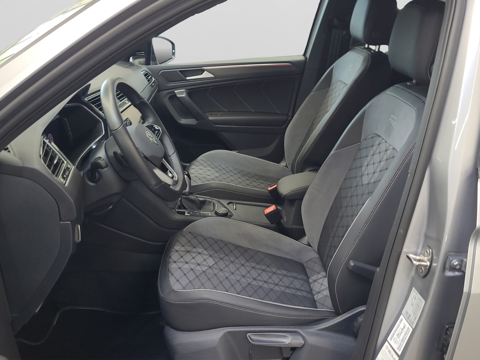 Tiguan Allspace TDI DSG 4M R-Line Black Style IQ-Light DCC AHK Alu-20Zoll