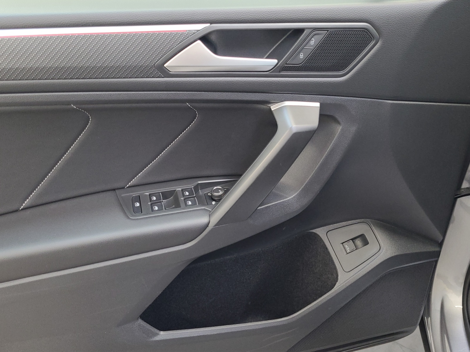 Tiguan Allspace TDI DSG 4M R-Line Black Style IQ-Light DCC AHK Alu-20Zoll