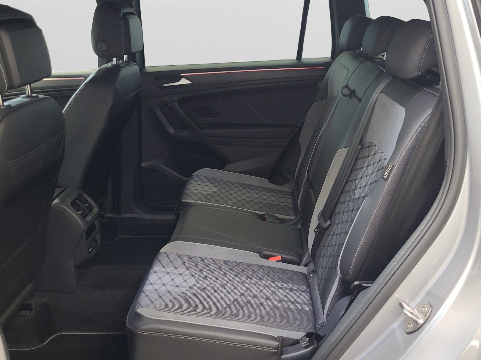 Tiguan Allspace TDI DSG 4M R-Line Black Style IQ-Light DCC AHK Alu-20Zoll