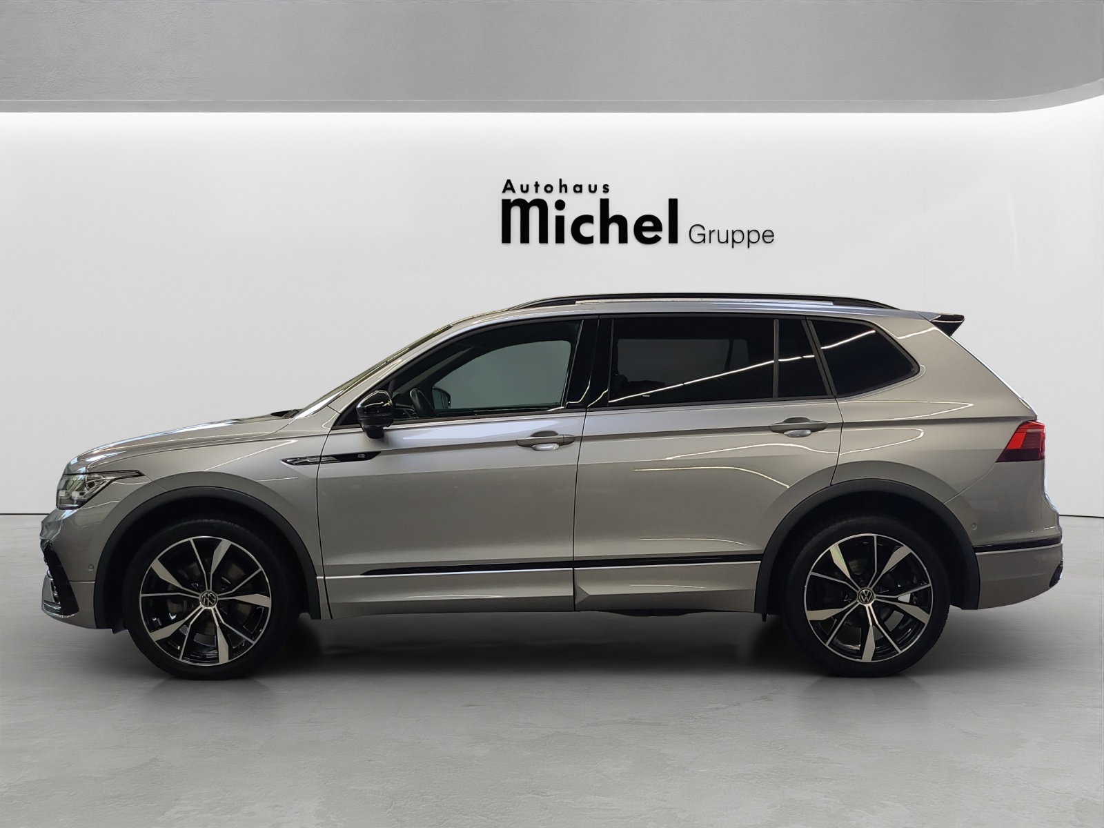 Tiguan Allspace TDI DSG 4M R-Line Black Style IQ-Light DCC AHK Alu-20Zoll