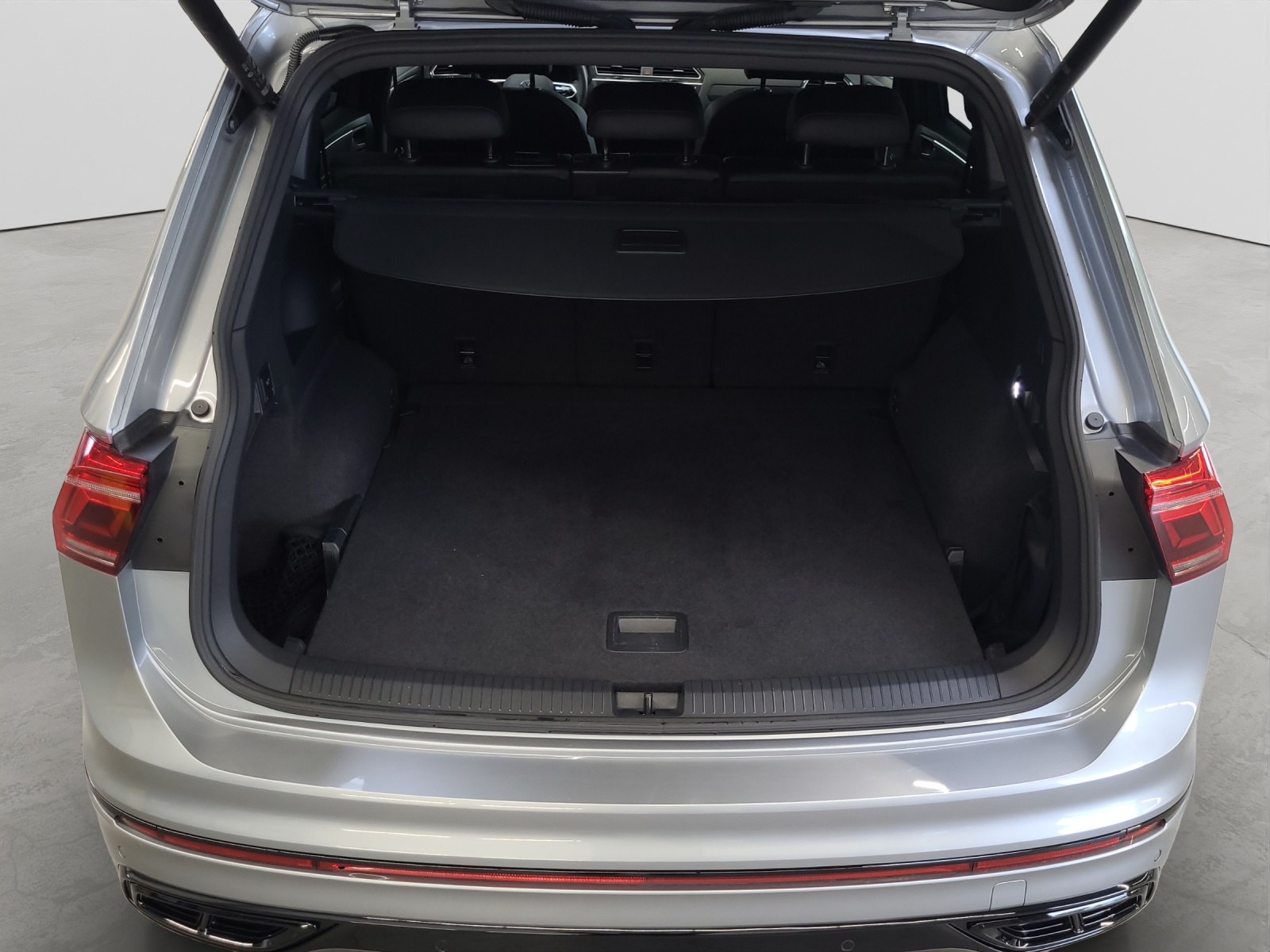 Tiguan Allspace TDI DSG 4M R-Line Black Style IQ-Light DCC AHK Alu-20Zoll
