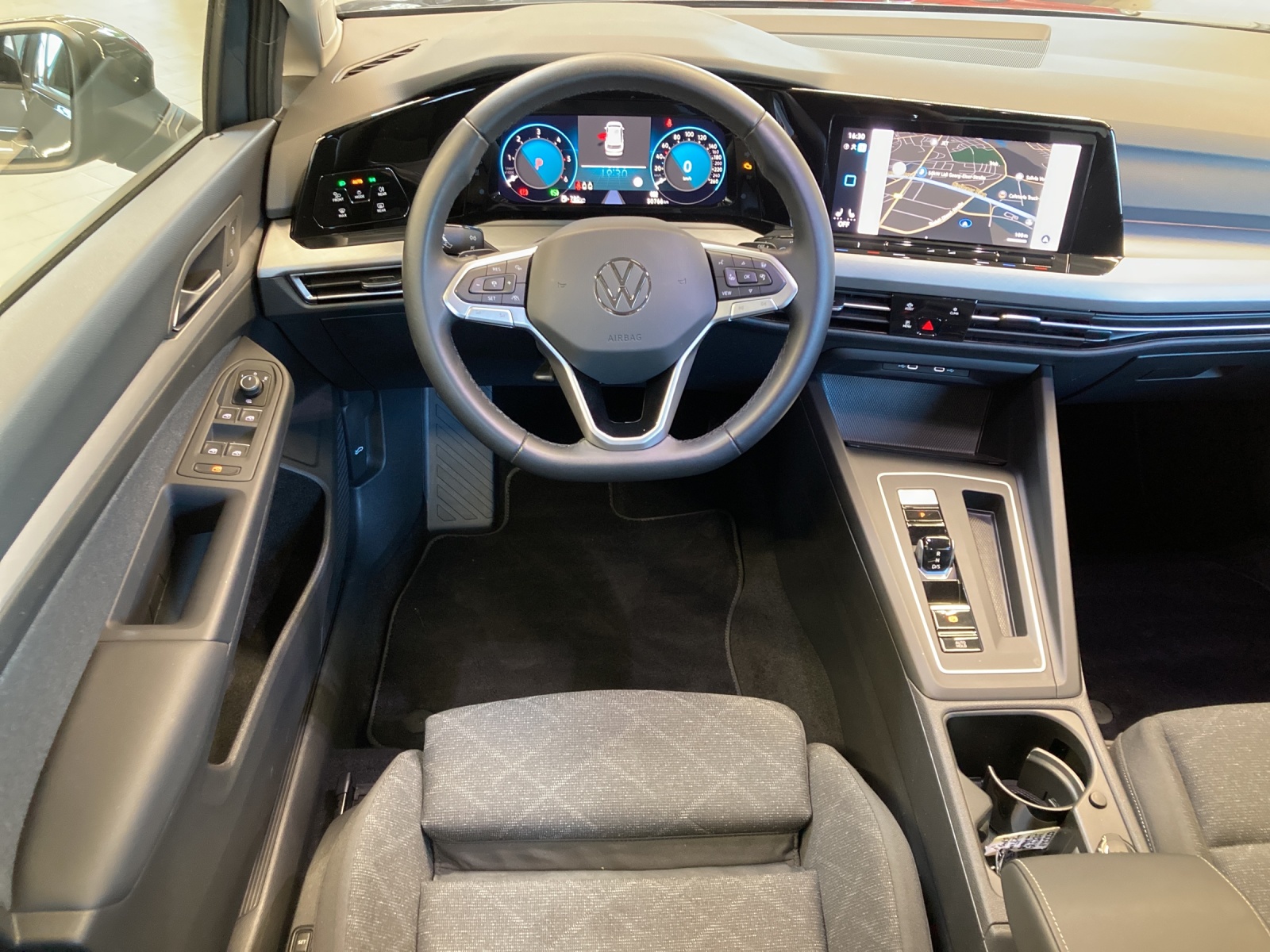 Golf VIII Variant 2.0 TDI DSG Life LED-Plus TravelAssist Navi ErgoActive