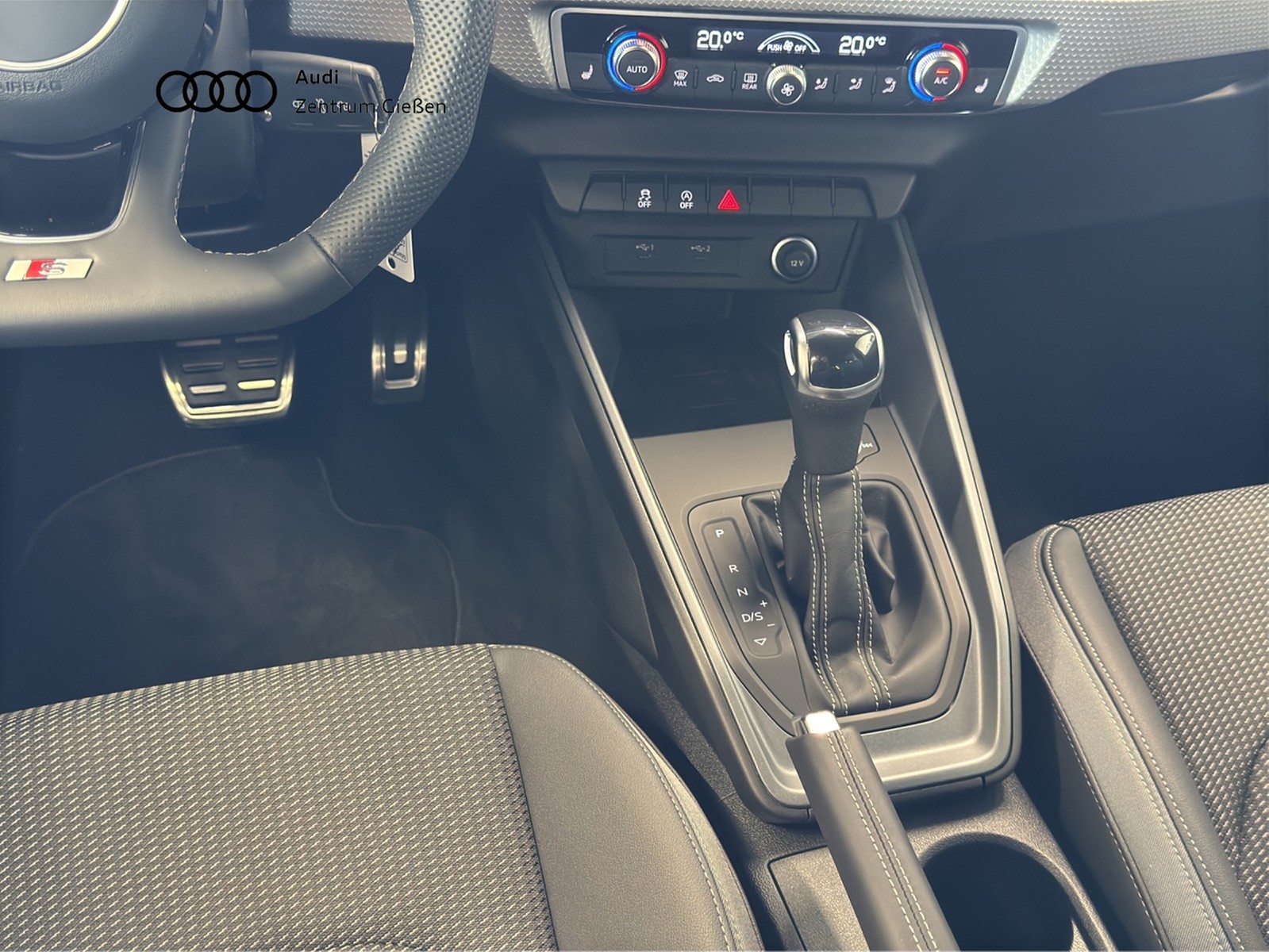 A1 Sportback 35 TFSI S-tronic S line smartphone interface