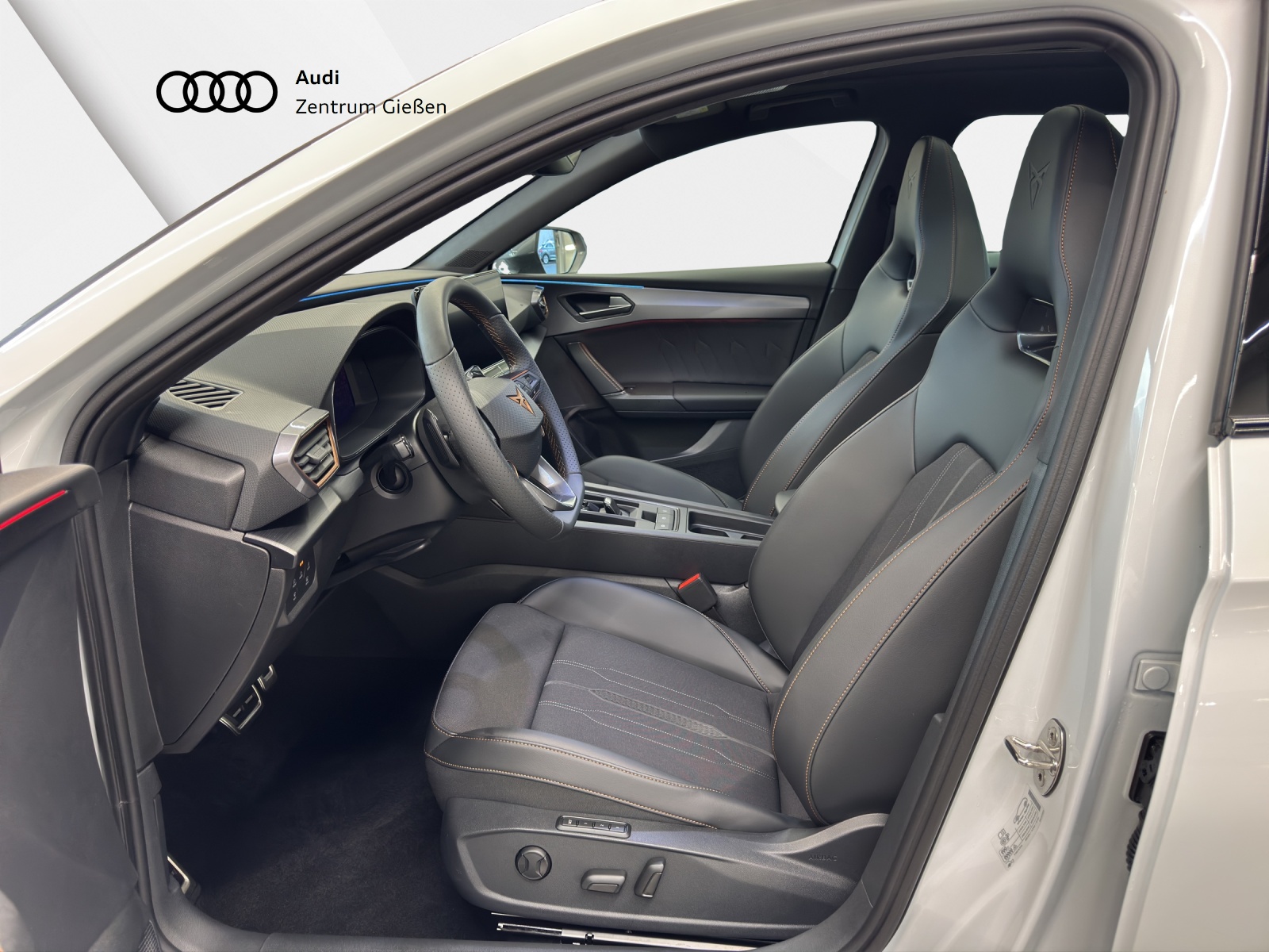 Leon Sportstourer 2.0 TSI 4Drive VZ PANO Matrix LED