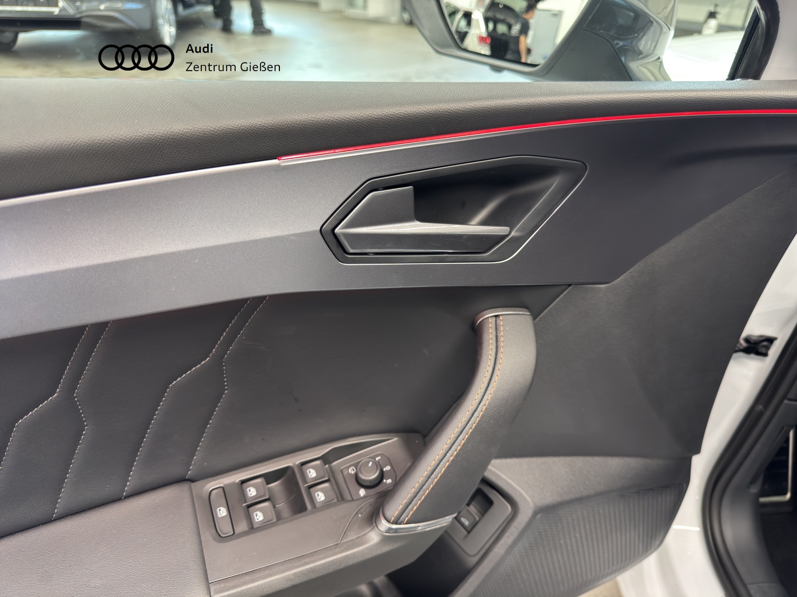 Leon Sportstourer 2.0 TSI 4Drive VZ PANO Matrix LED