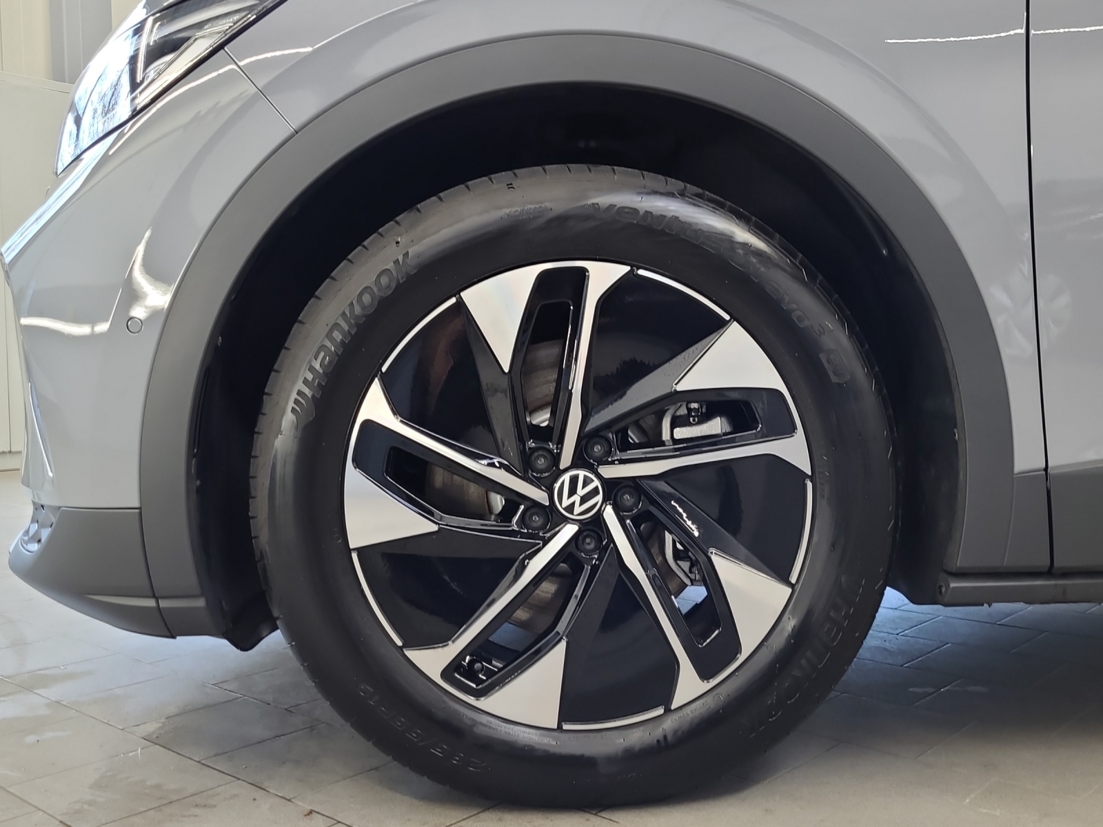 ID.4 Pro 210 kW/77kWh Wärmepumpe IQ-Light Pano ErgoSitz