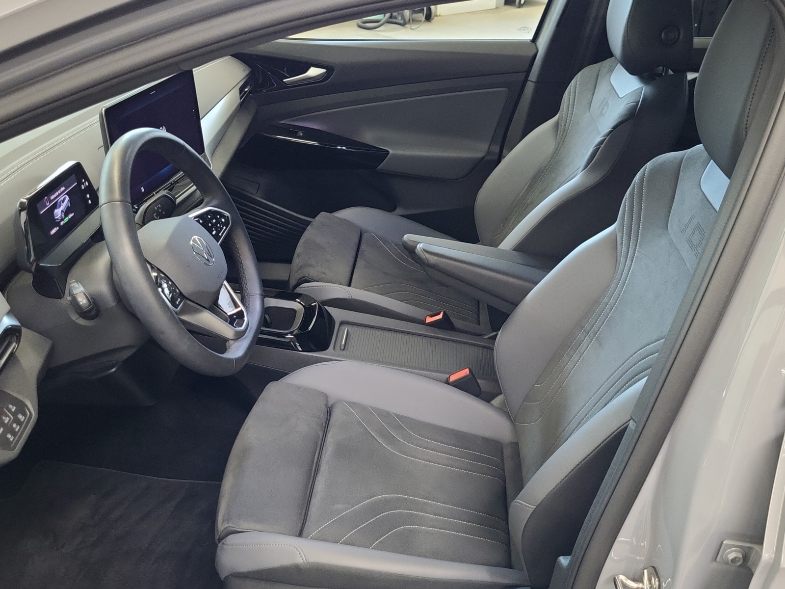 ID.4 Pro 210 kW/77kWh Wärmepumpe IQ-Light Pano ErgoSitz