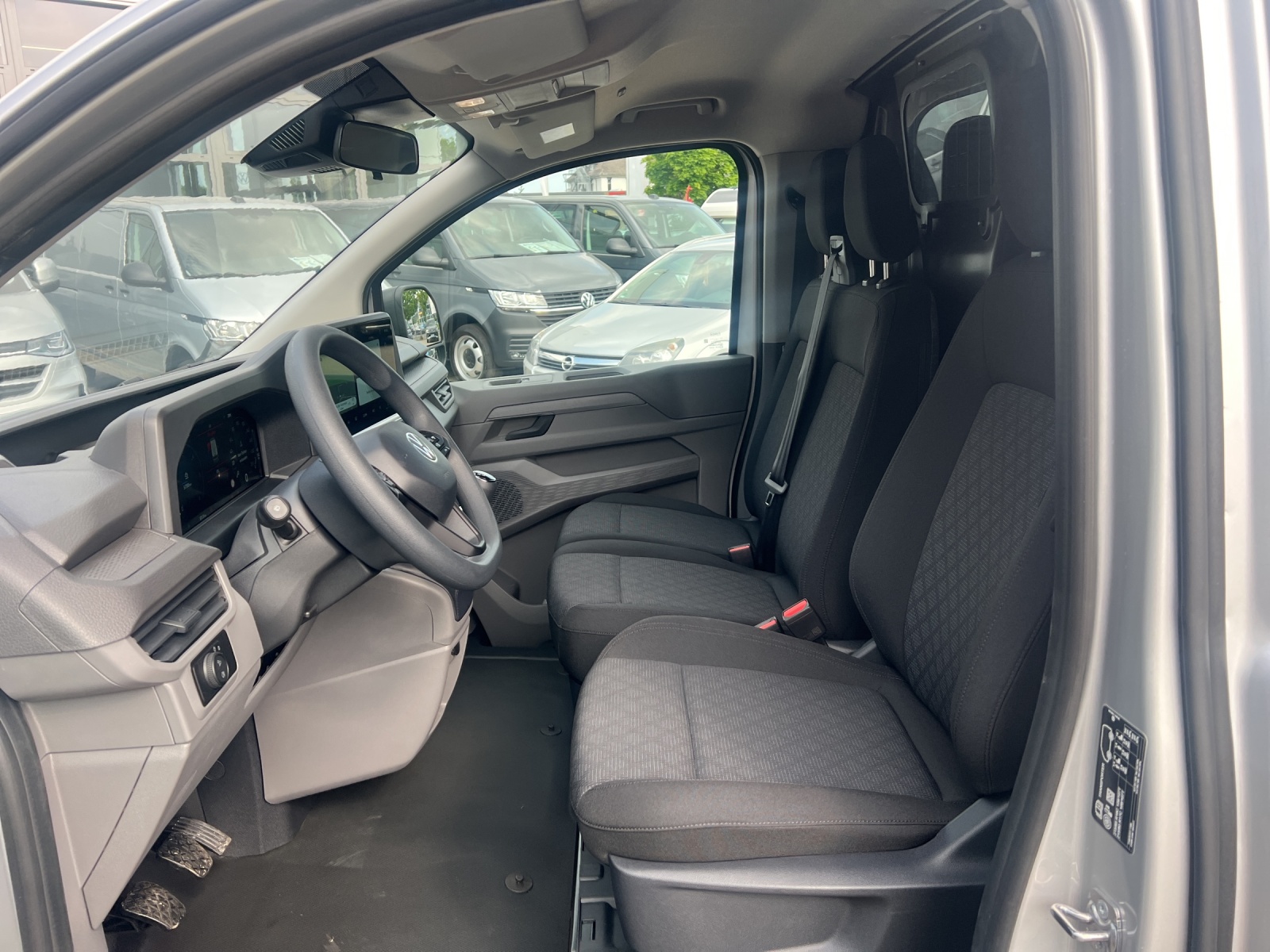 T7 Transporter Kasten LR 2.0 TDI AHK Klima PDC