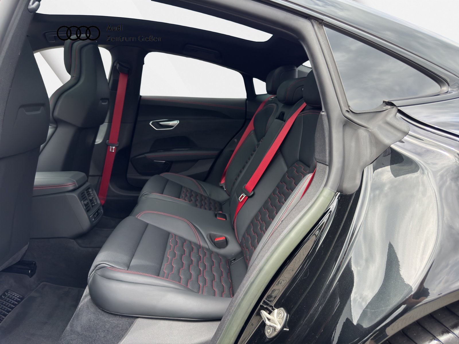 RS e-tron GT quattro Black B&O MATRIX HuD Sitzbelüftung / Massagesitz