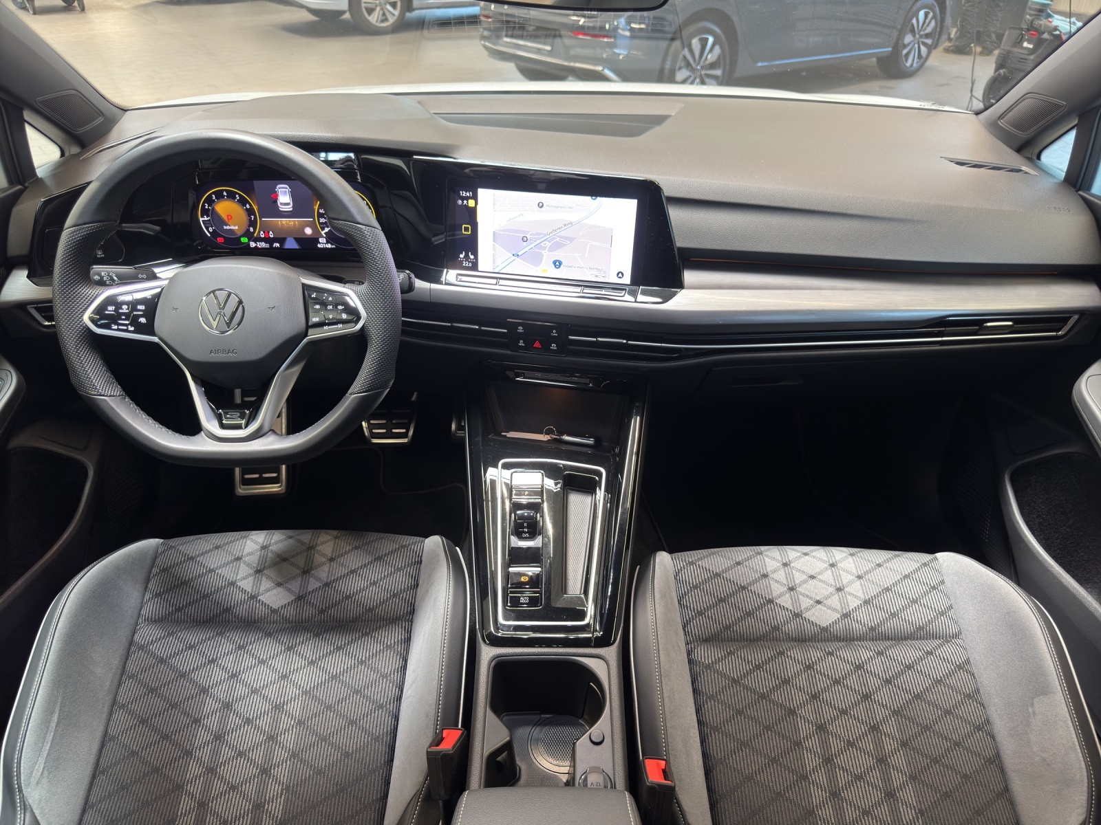 Golf 8 Variant eTSI DSG R-Line LED-Plus TravelAssist Navi Alu-18Zoll