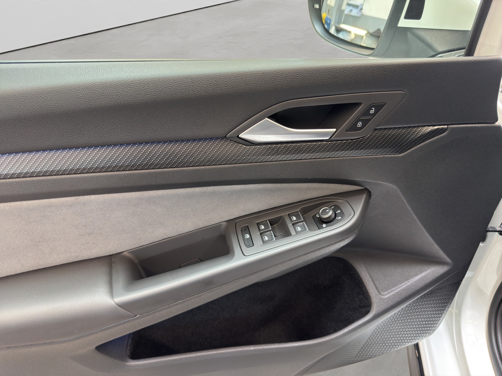 Golf 8 Variant eTSI DSG R-Line LED-Plus TravelAssist Navi Alu-18Zoll