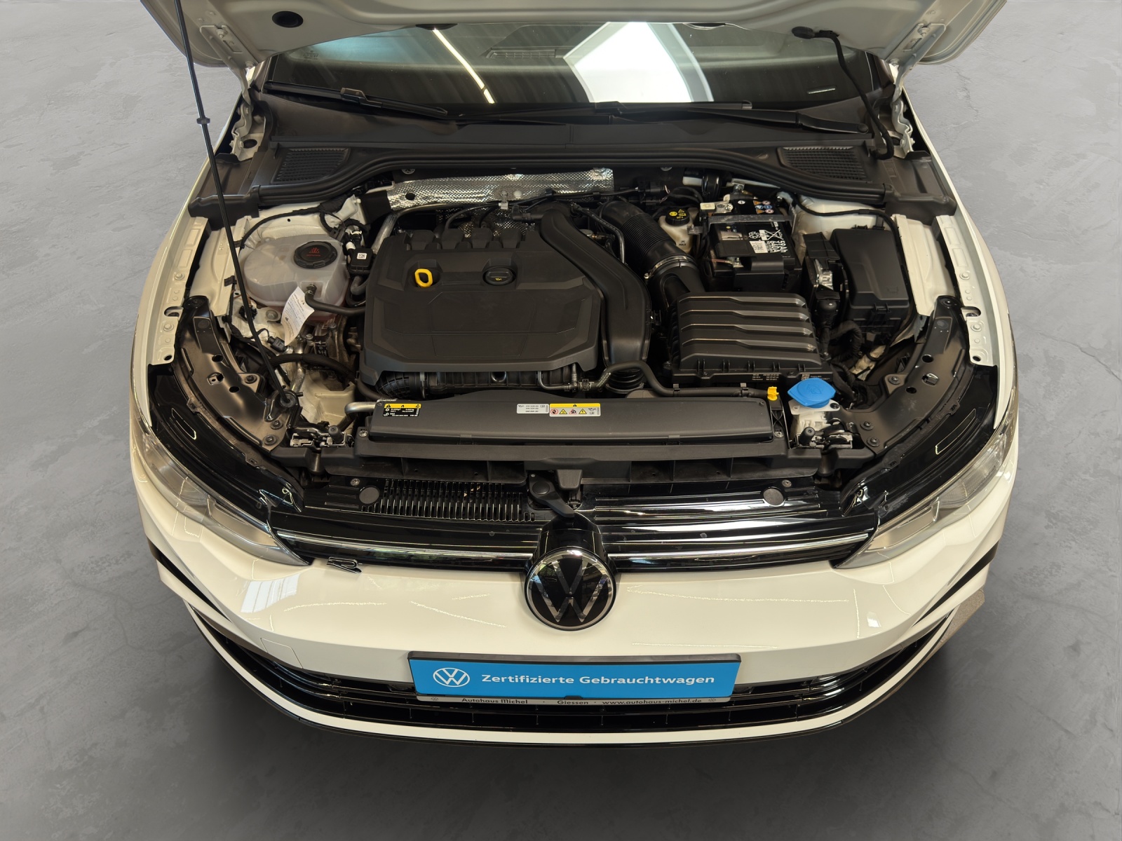 Golf 8 Variant eTSI DSG R-Line LED-Plus TravelAssist Navi Alu-18Zoll