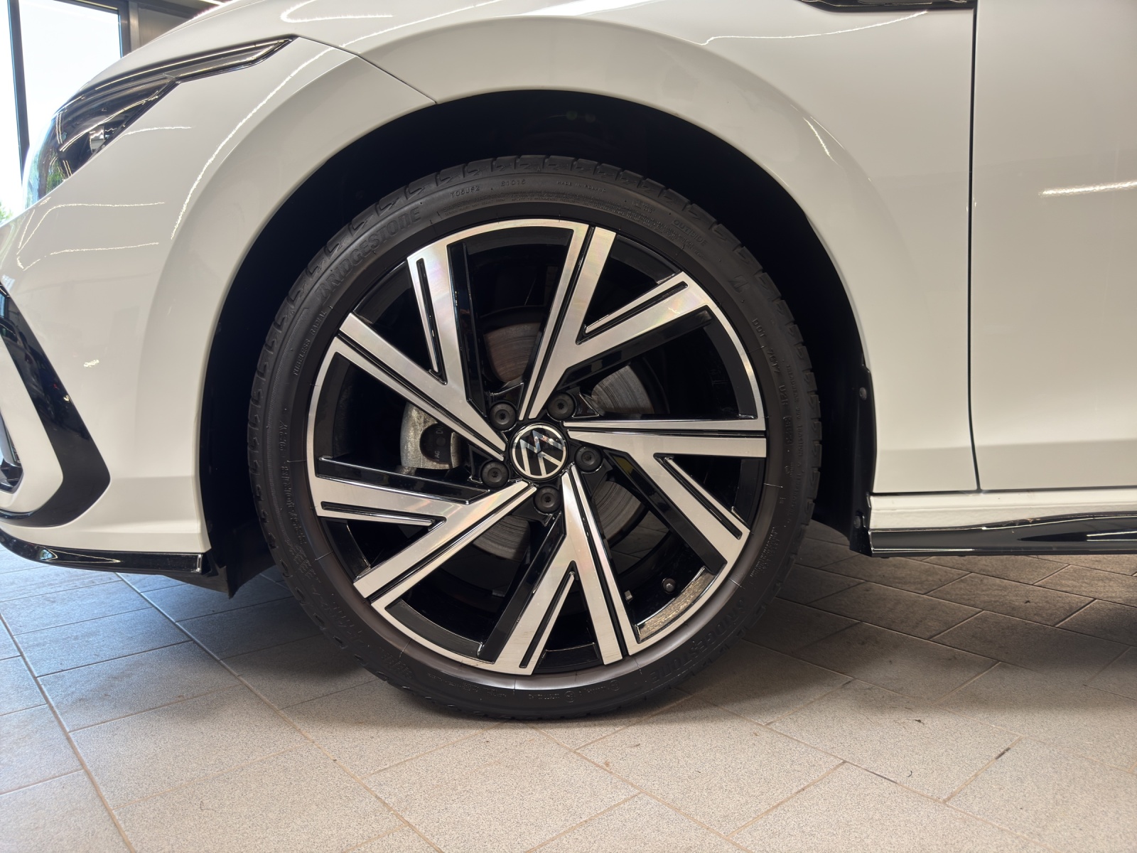 Golf 8 Variant eTSI DSG R-Line LED-Plus TravelAssist Navi Alu-18Zoll