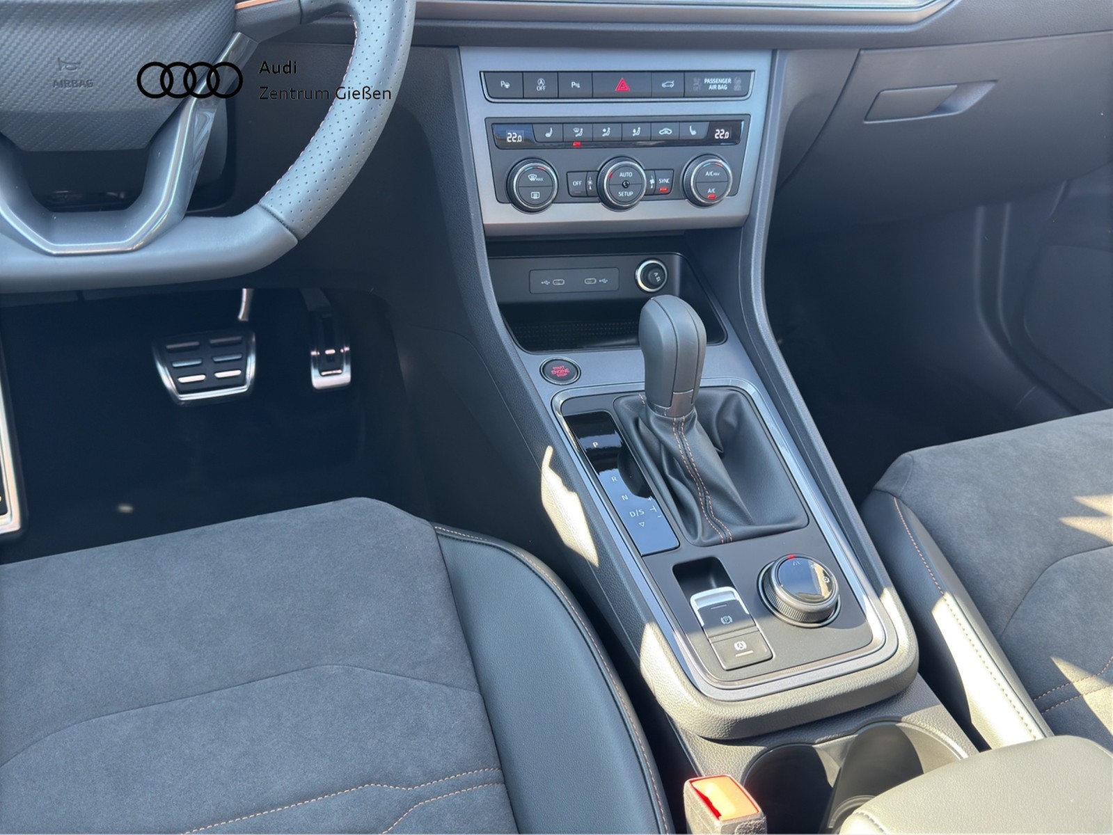 Ateca 1.5 TSI DSG Pano ACC AHK Kamera Navi Lenkradheizung