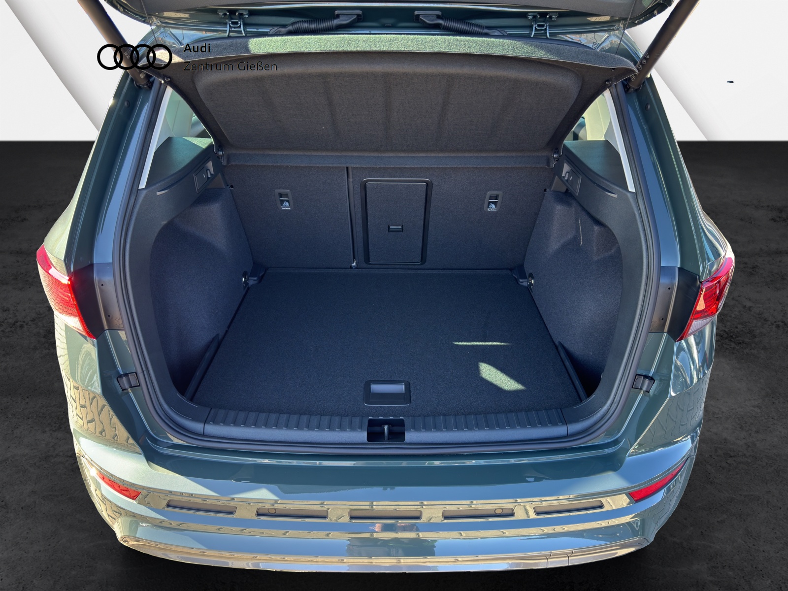 Ateca 1.5 TSI DSG Pano ACC AHK Kamera Navi Lenkradheizung