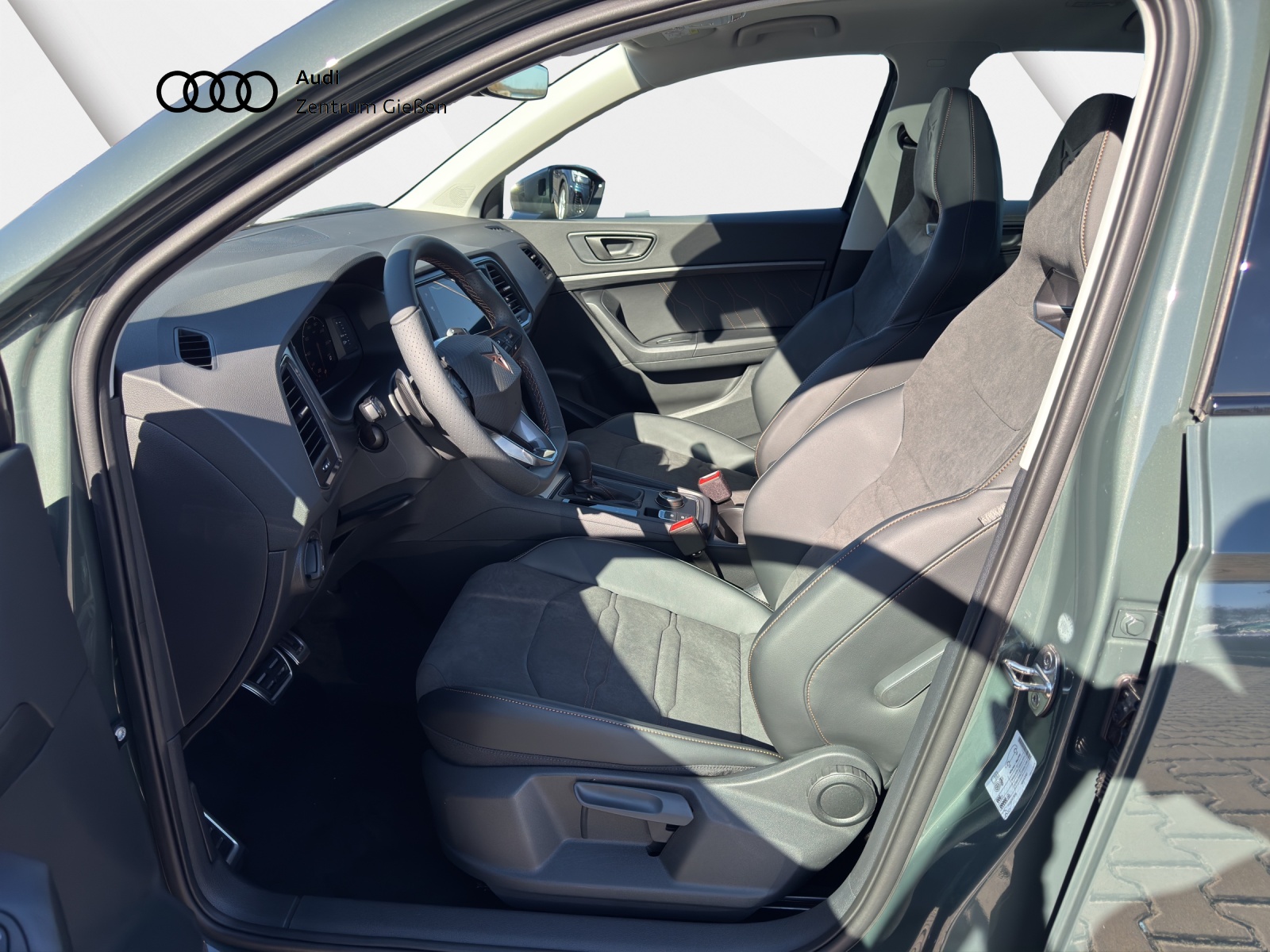 Ateca 1.5 TSI DSG Pano ACC AHK Kamera Navi Lenkradheizung