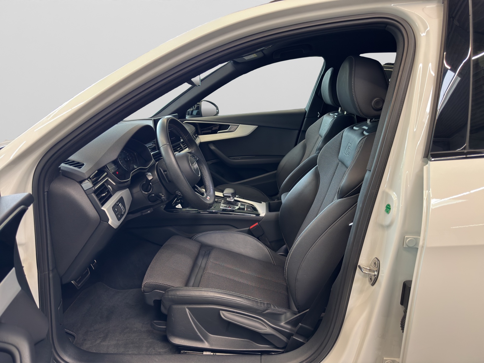 A4 Avant 40 TDI quattro S line Black AHK LED Navi