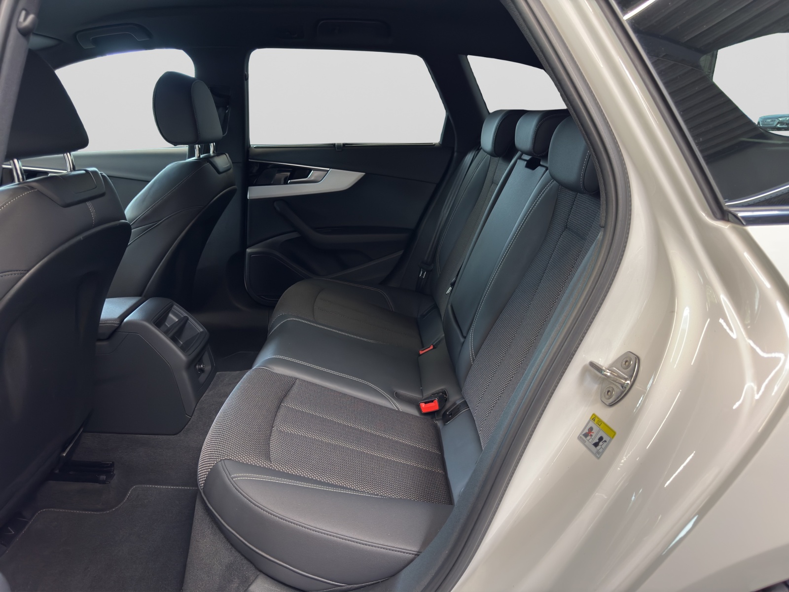 A4 Avant 40 TDI quattro S line Black AHK LED Navi