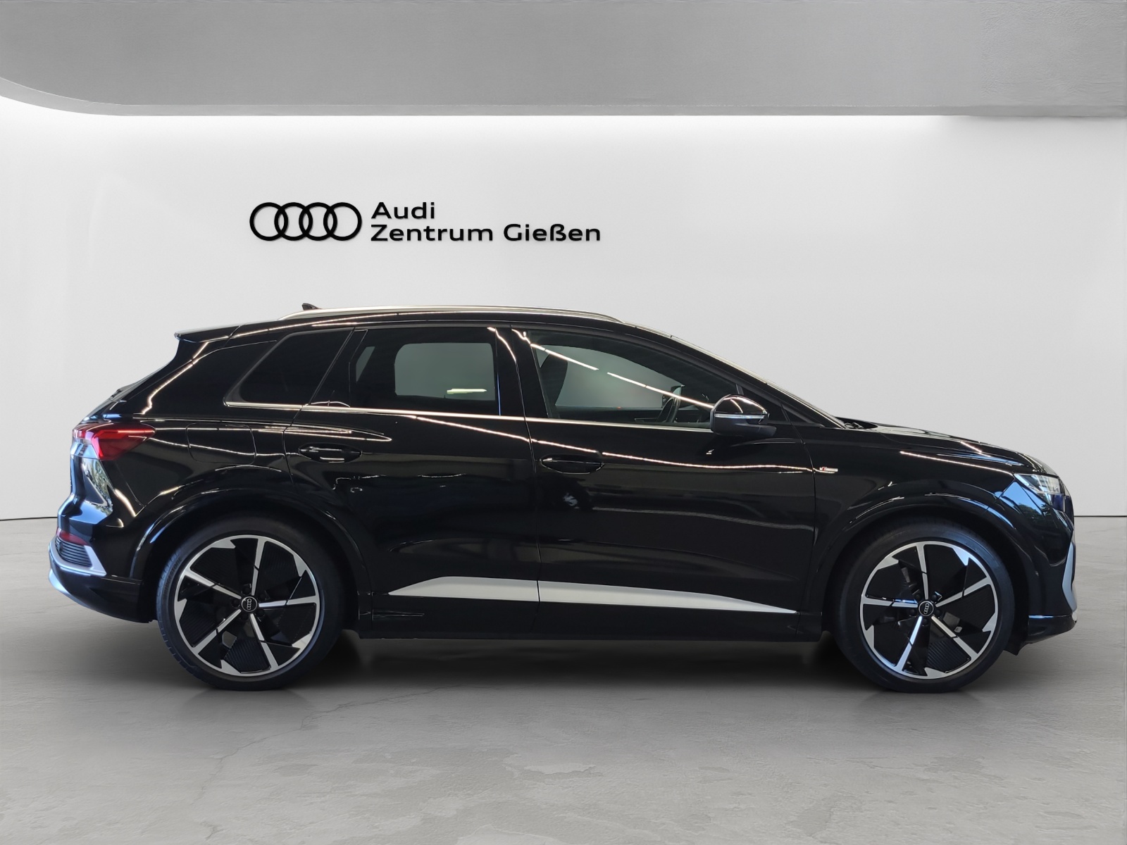 Q4 e-tron 50 quattro S line HuD Matrix-LED Navi