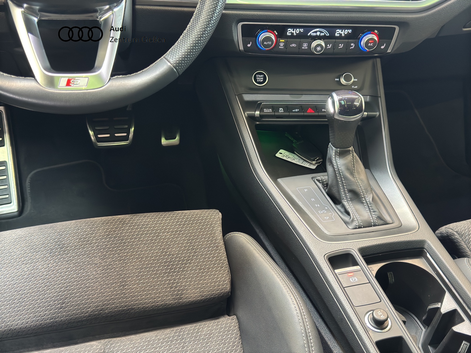 Q3 45 TFSI e S line Black Pano Matrix SONOS Navi