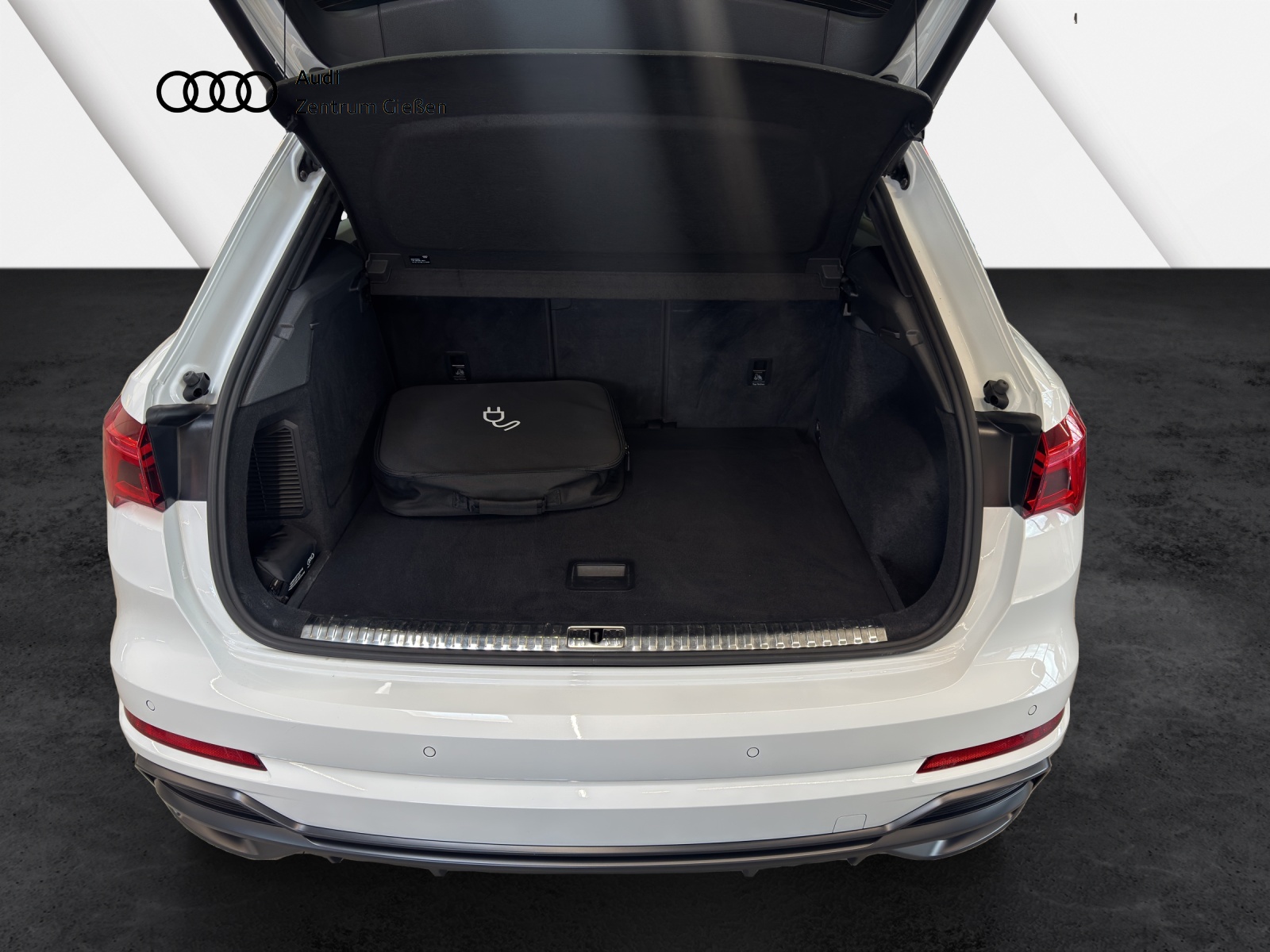 Q3 45 TFSI e S line Black Pano Matrix SONOS Navi