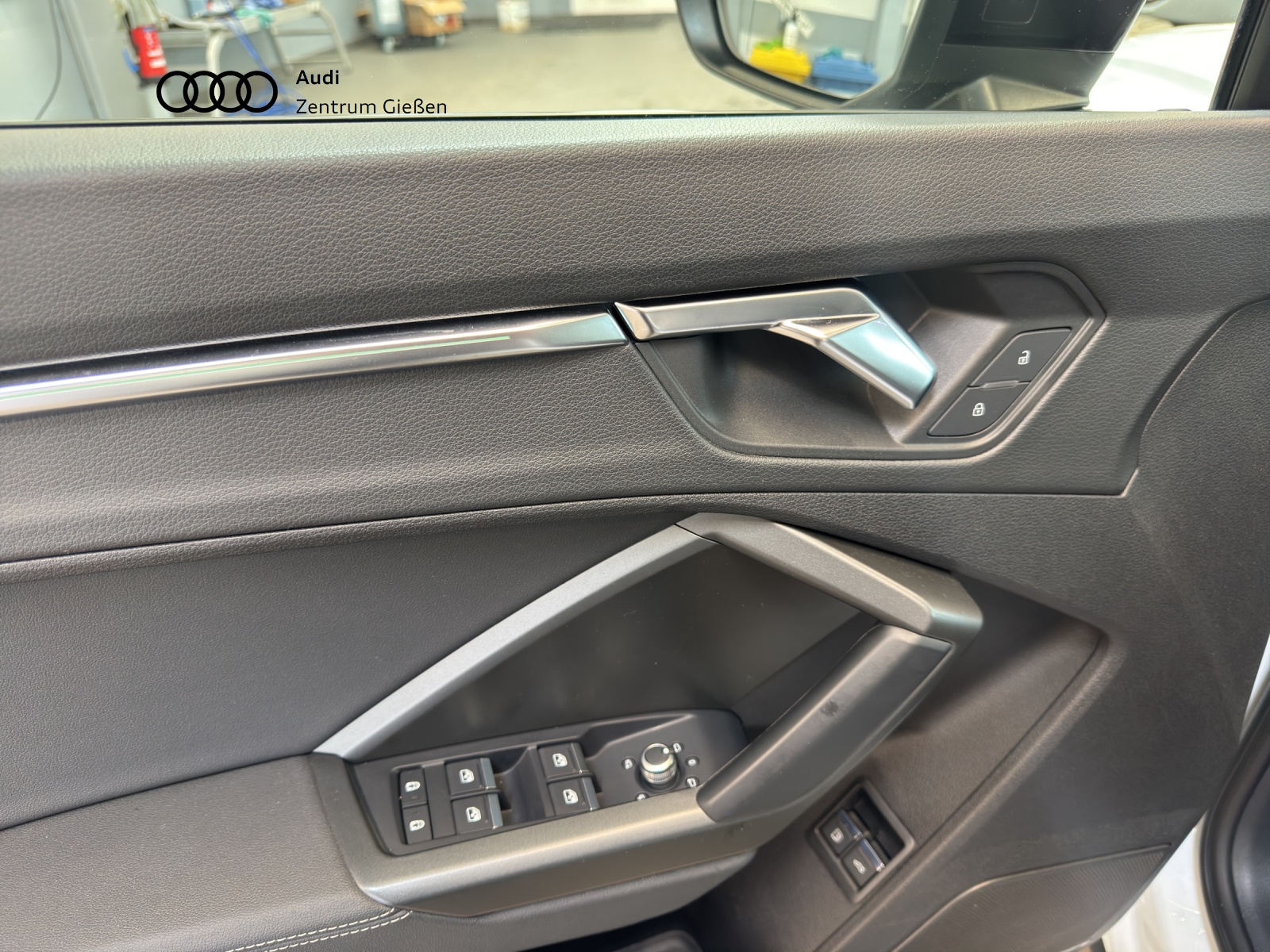 Q3 45 TFSI e S line Black Pano Matrix SONOS Navi