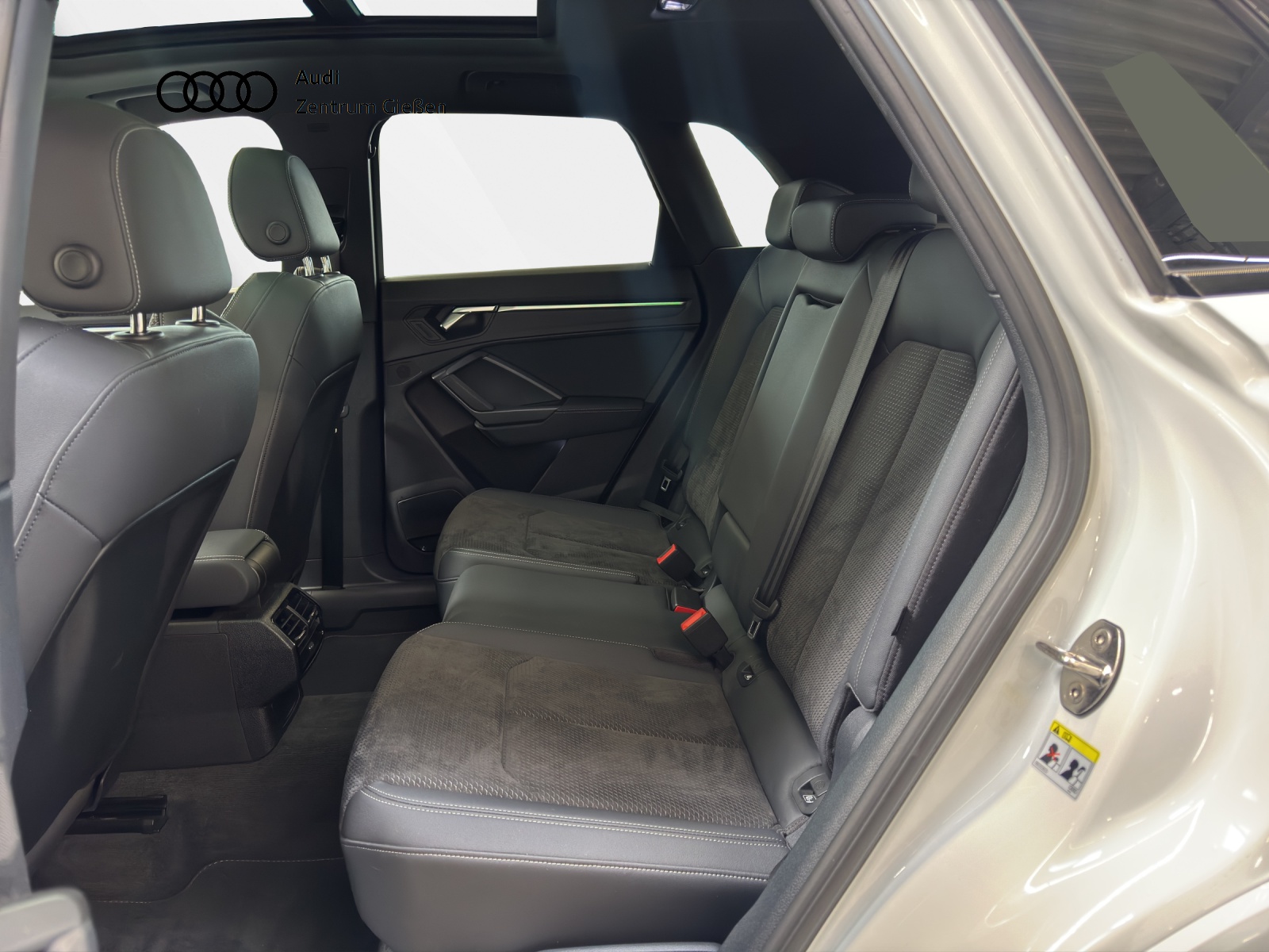 Q3 45 TFSI e S line Black Pano Matrix SONOS Navi