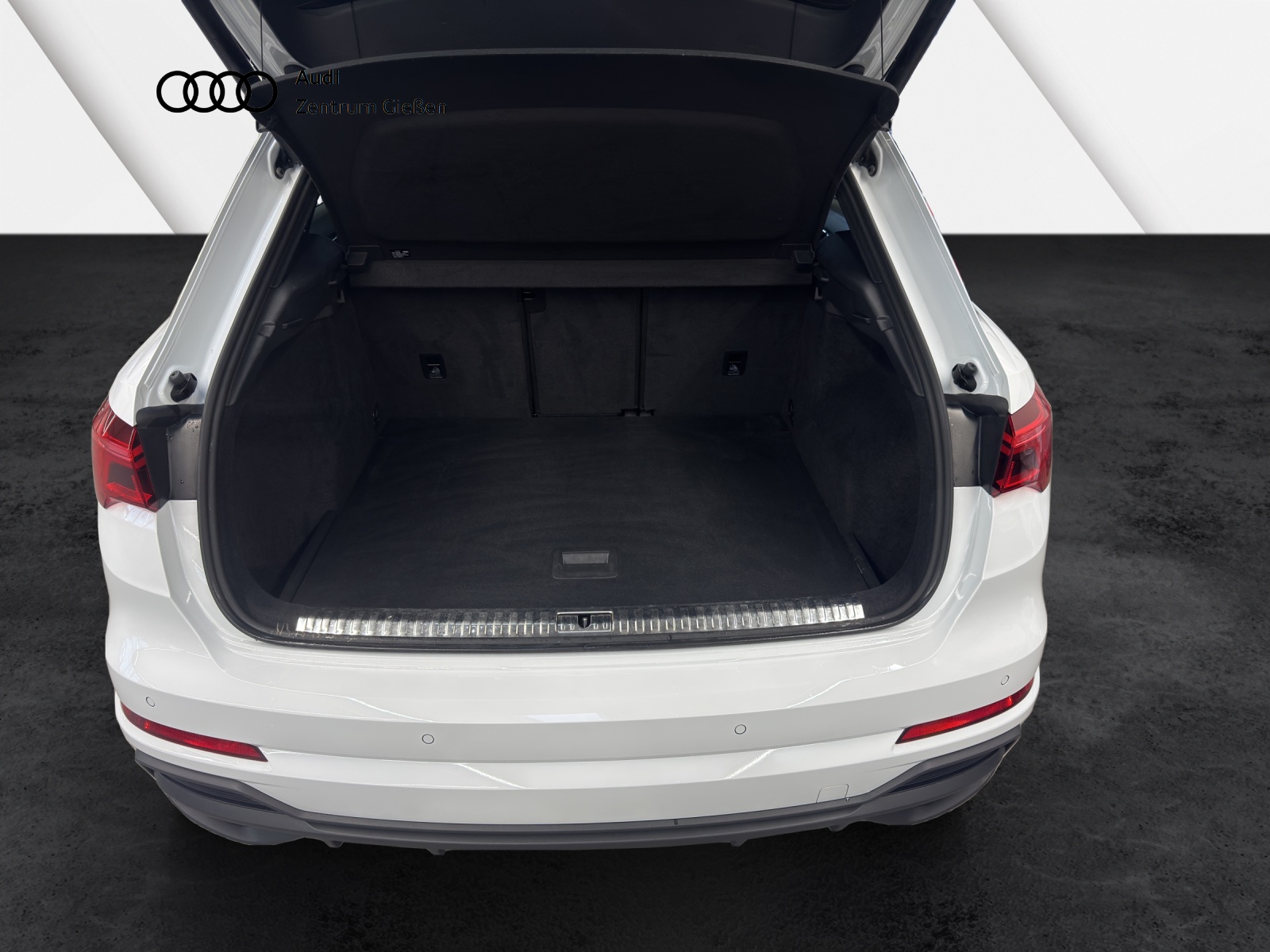 Q3 35 TDI S-tronic S line Black Pano smartphone interface