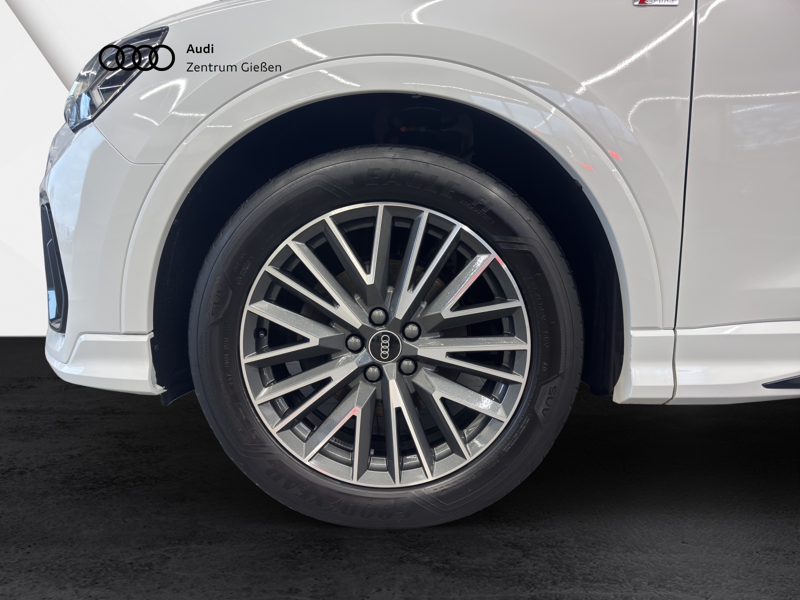 Q3 35 TDI S-tronic S line Black Pano smartphone interface