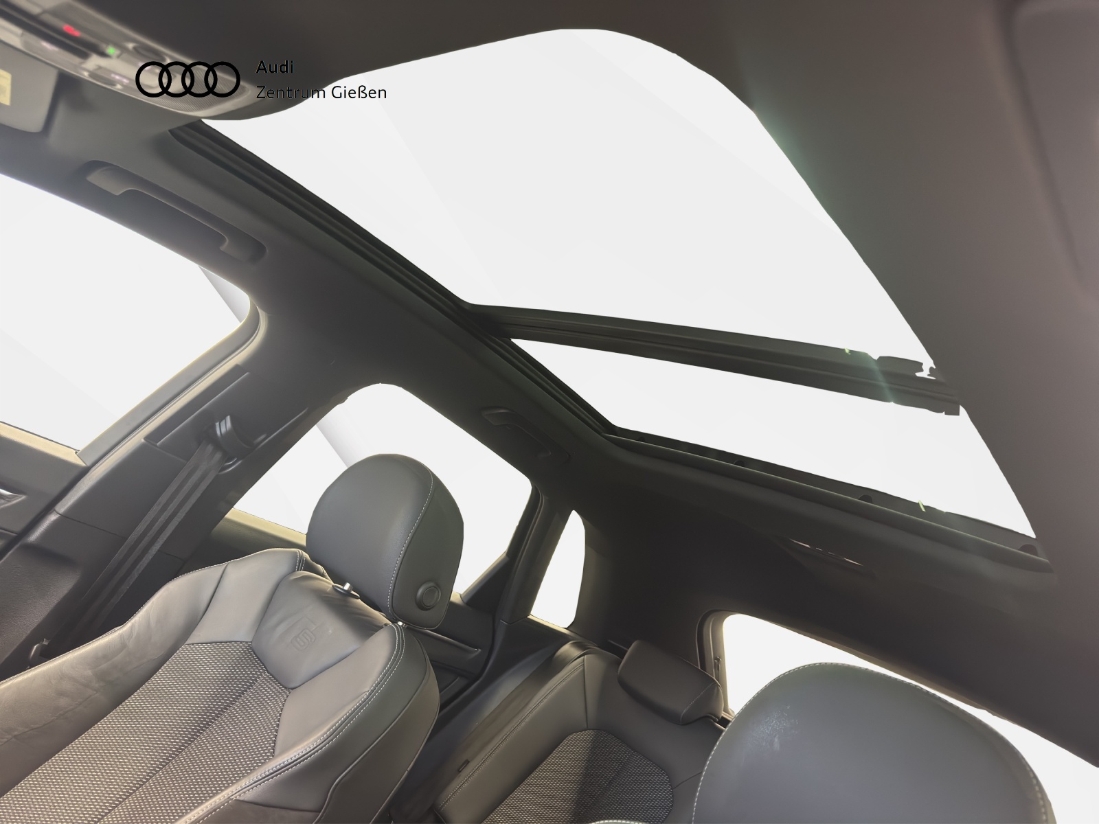 Q3 35 TDI S-tronic S line Black Pano smartphone interface