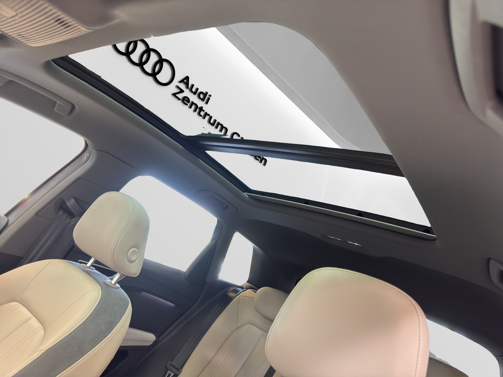 Q4 e-tron 50 quattro basis Matrix Pano AHK SONOS Navi