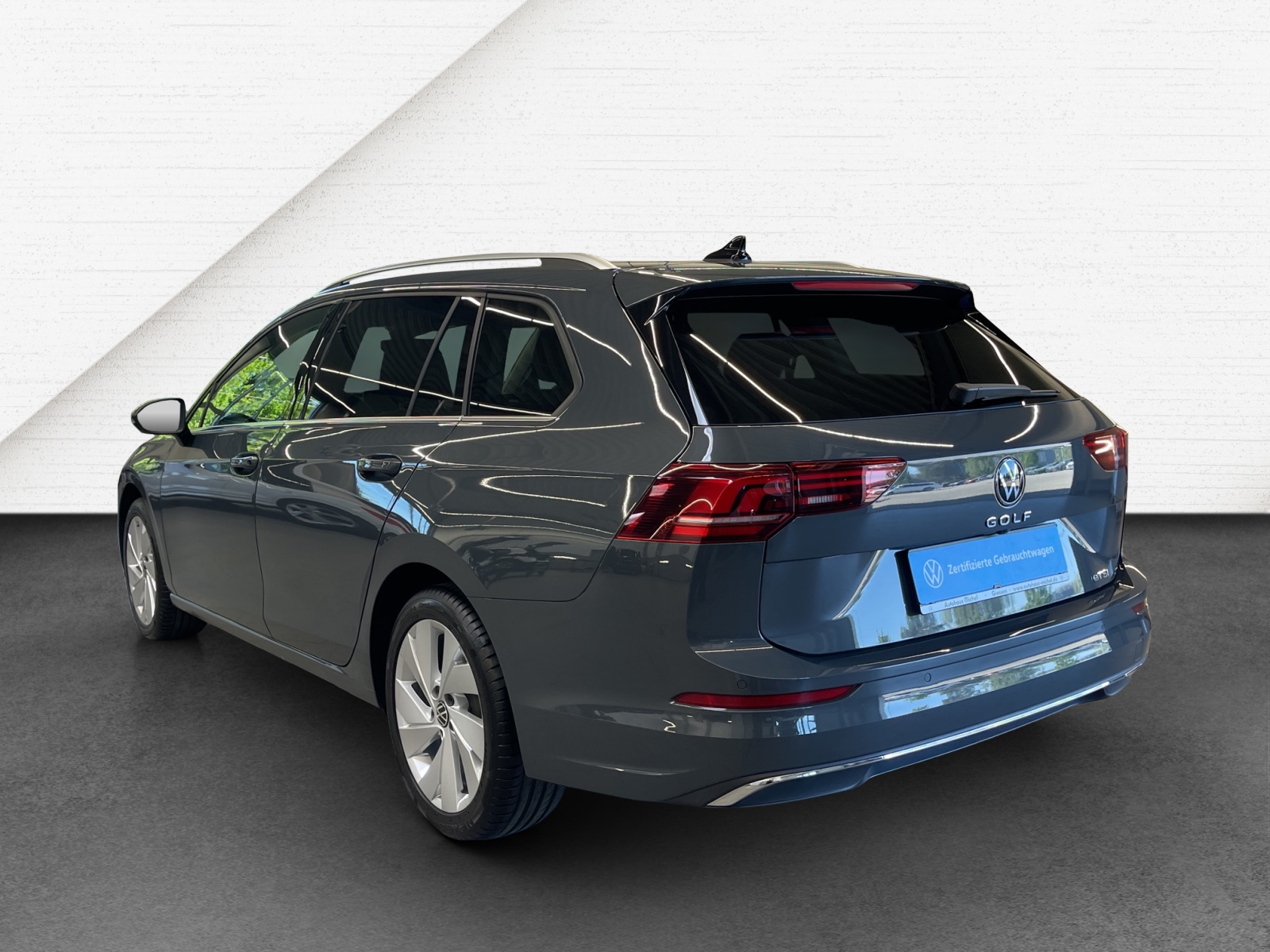 Golf VIII Variant 1.5 eTSI DSG Style LED-Plus Panodach HeadUp Navi AHK