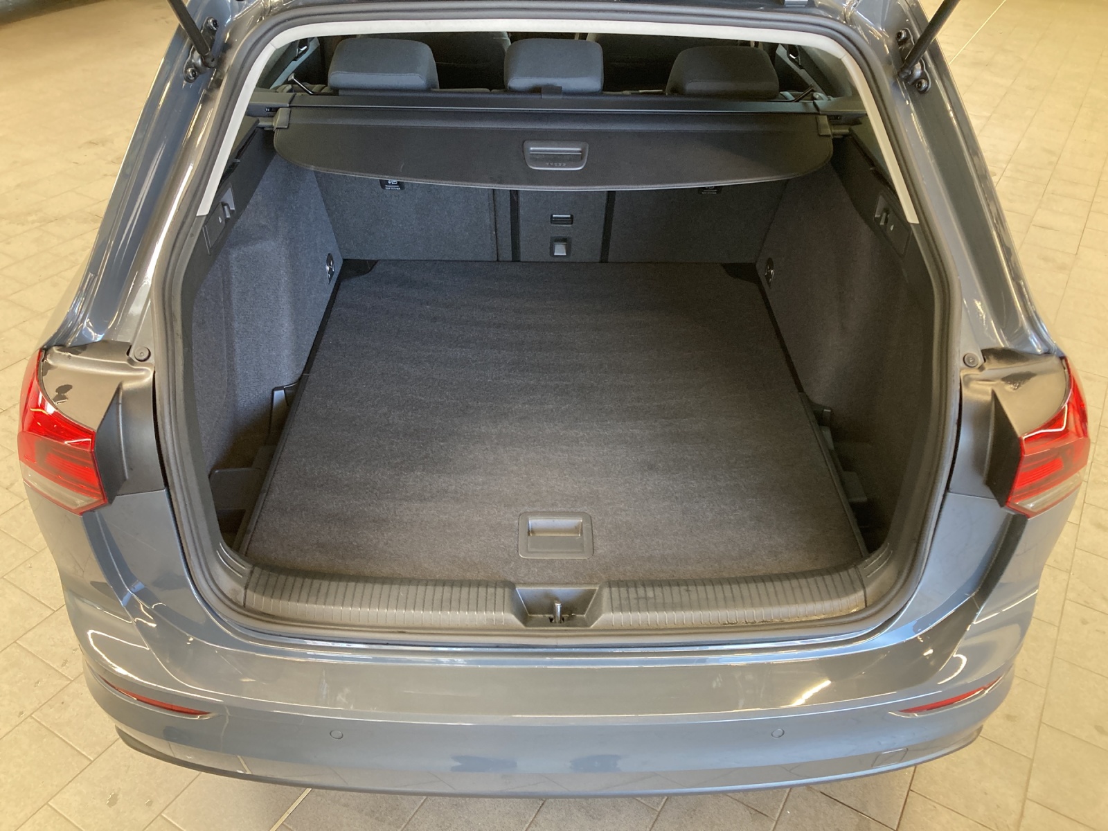 Golf 8 Variant TDI DSG Life LED TravelAssist Navi Rückkamera