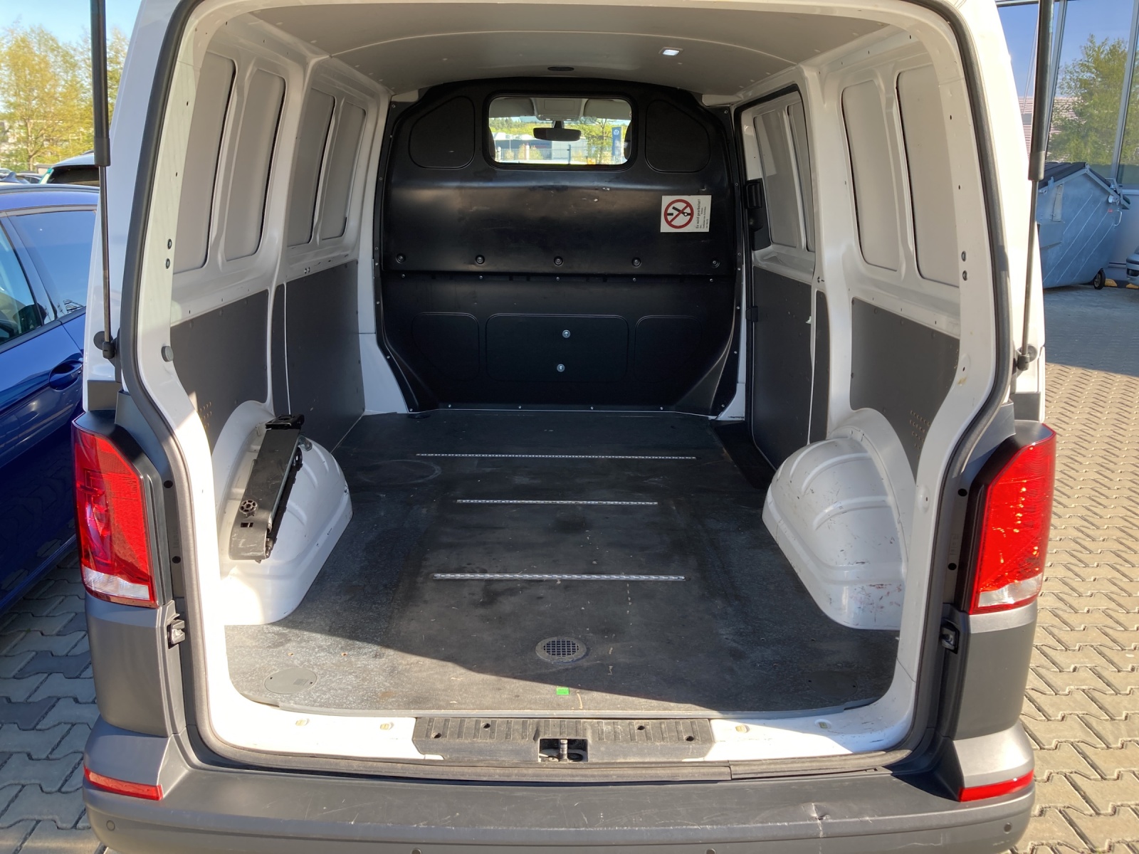 T6 Transporter 6.1 Kasten 2.0 TDI GRA Klima Navi PDC