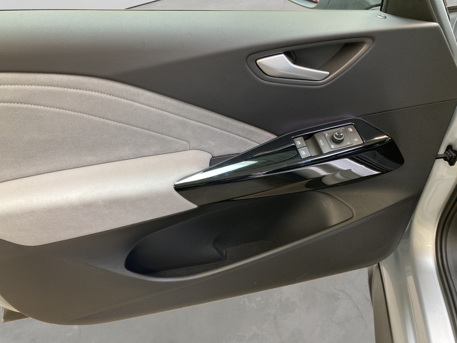 ID.3 Pro S 170 kW/77 kWh Wärmepumpe IQ-Light Navi ErgoSitz