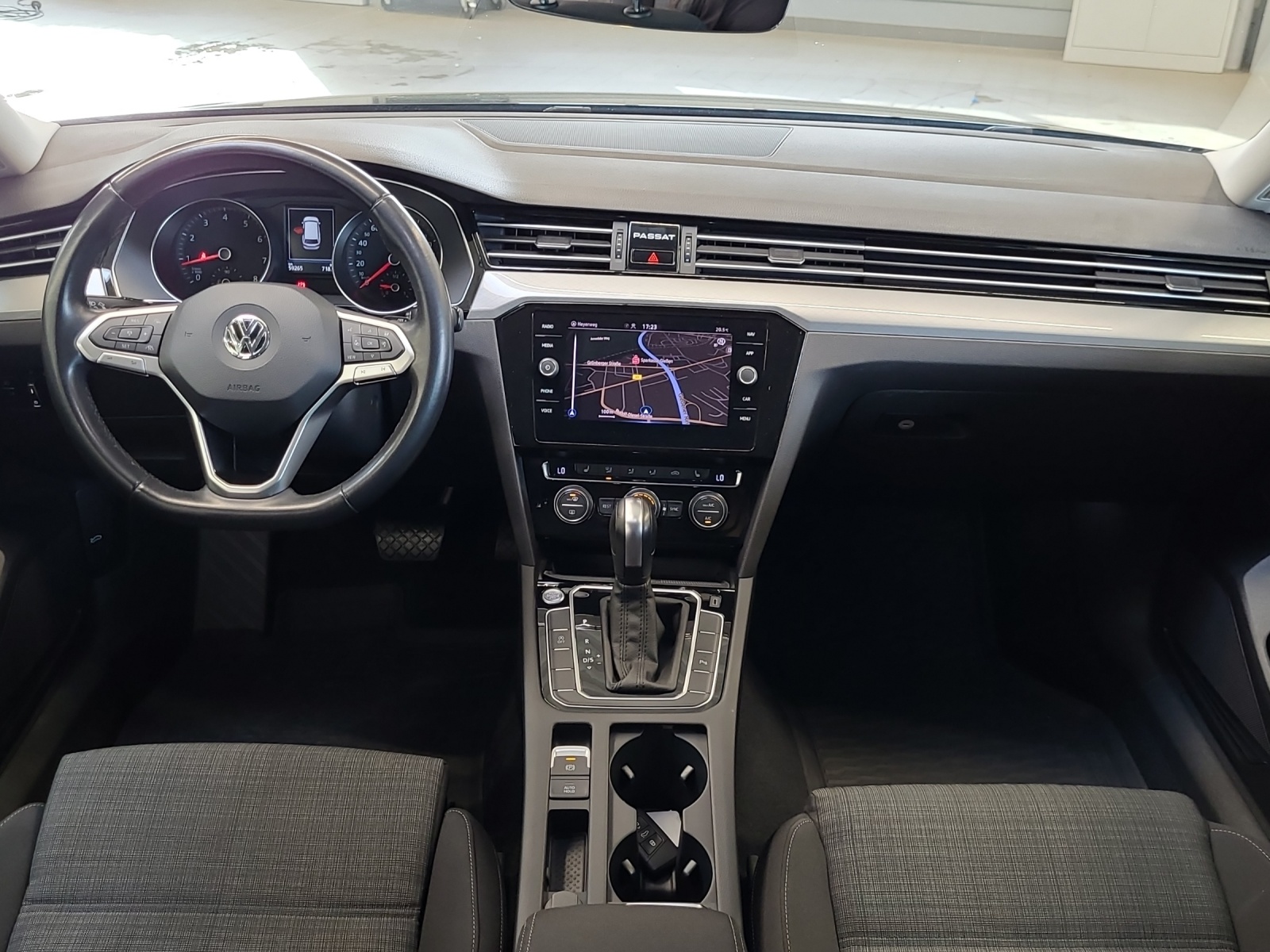 Passat Variant TSI DSG Business LED TravelAssist Kamera AHK Navi