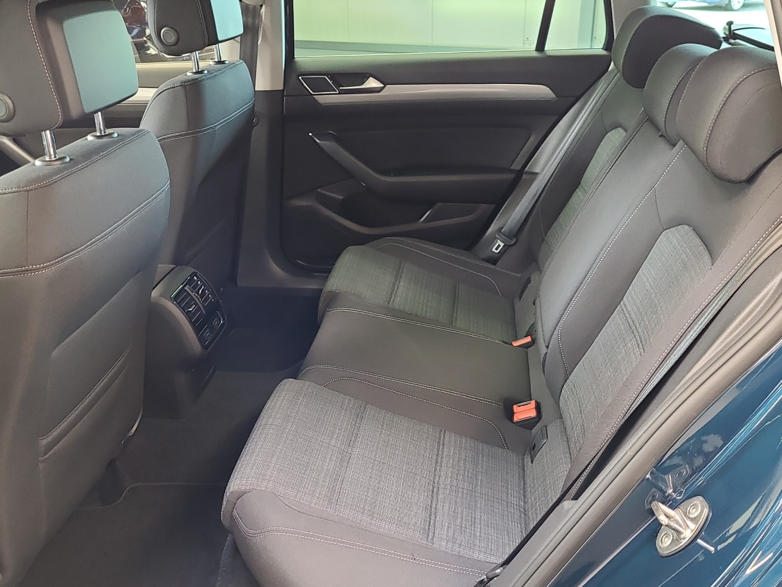 Passat Variant TSI DSG Business LED TravelAssist Kamera AHK Navi