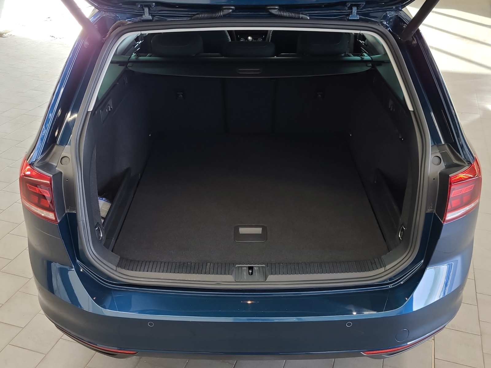 Passat Variant TSI DSG Business LED TravelAssist Kamera AHK Navi