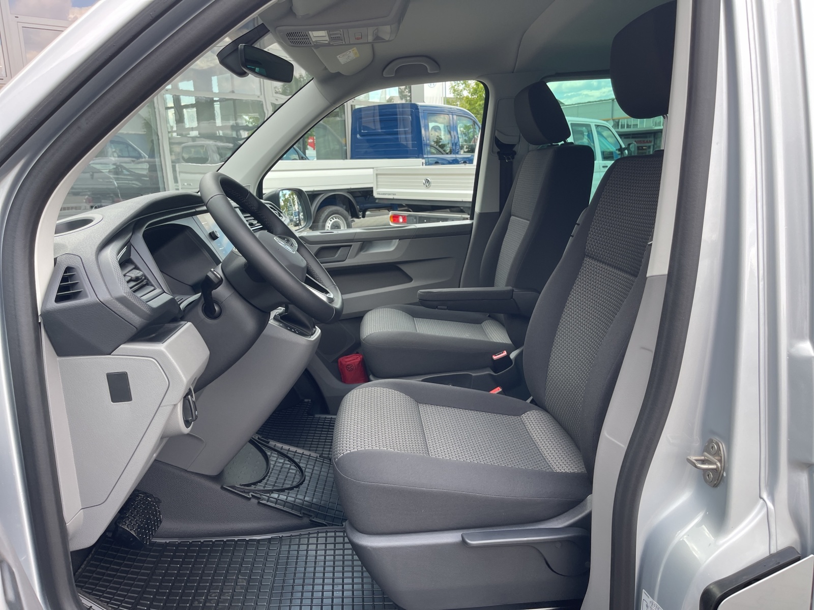 T6 Caravelle Trendline 6.1 2.0 TDI DSG AAHK LED PDC Climatronik ACC Navi Heckflügel